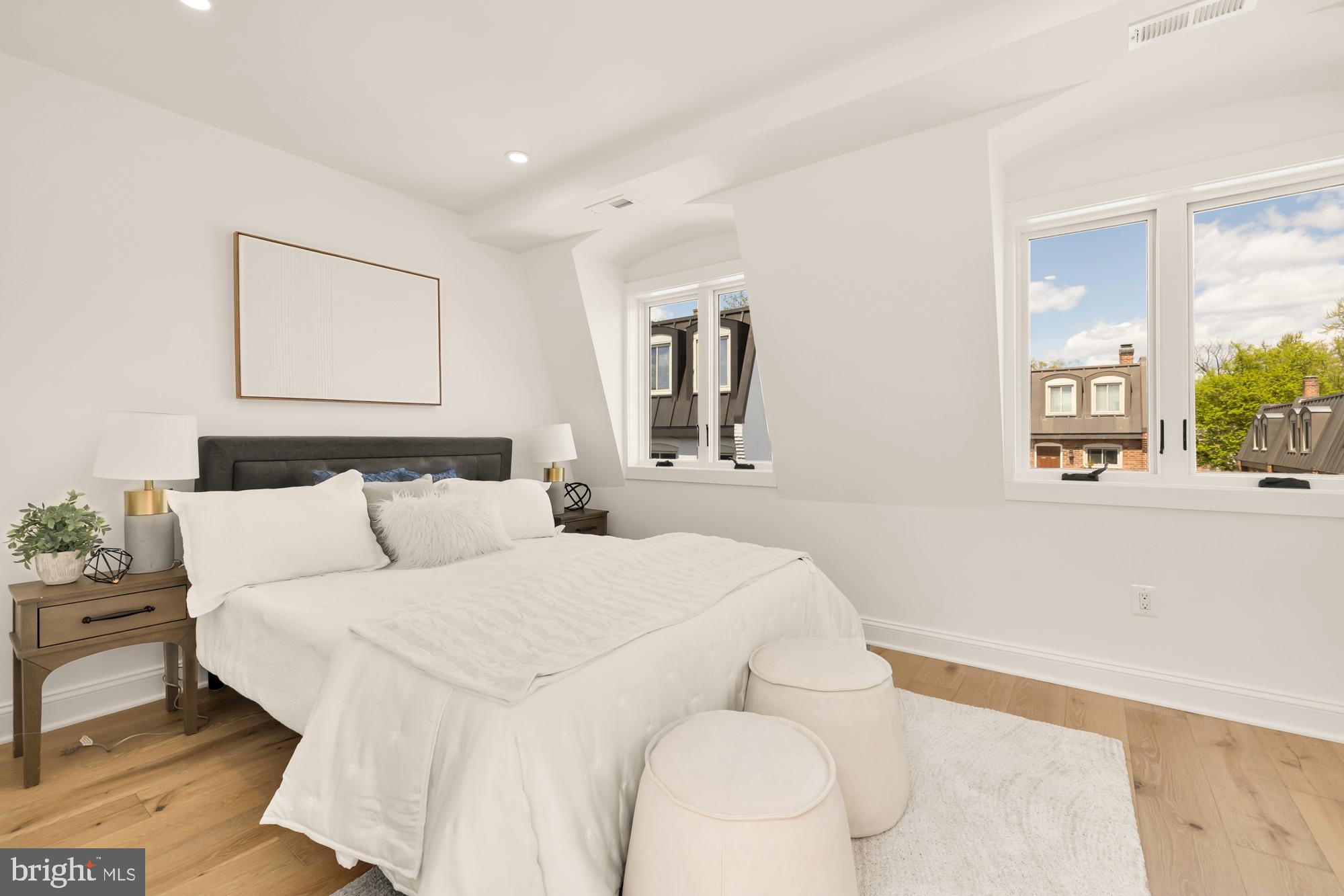 1200 ETON COURT NW T4