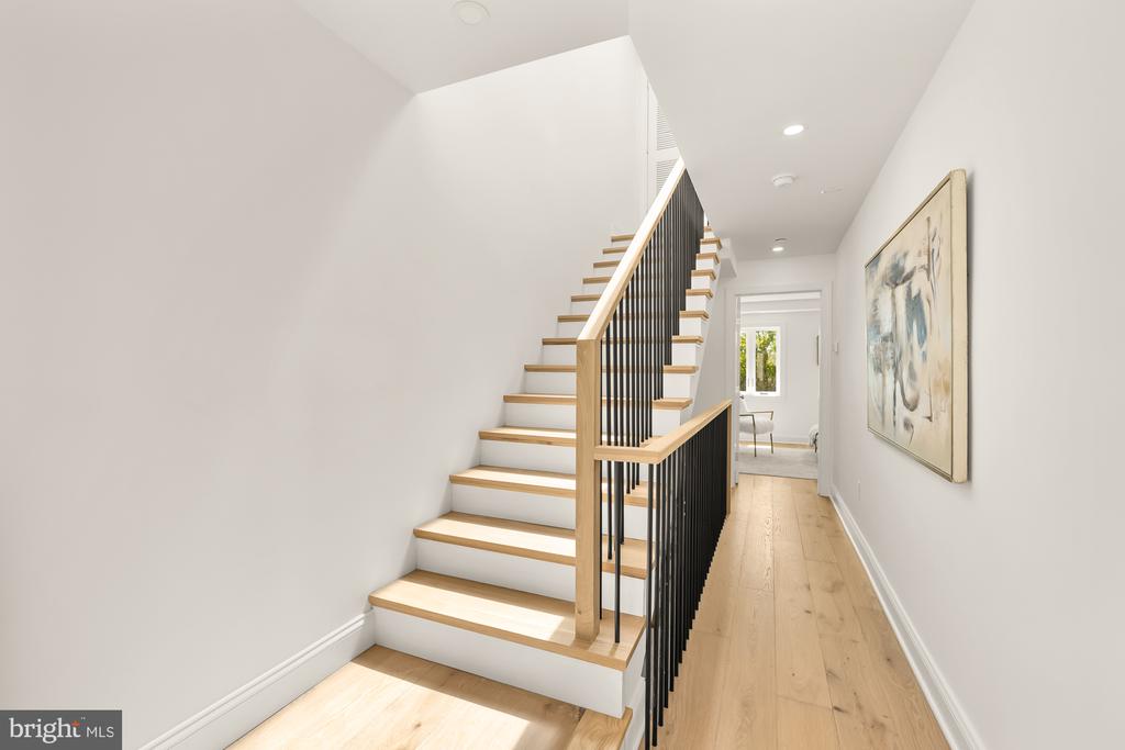 1200 ETON COURT NW T4