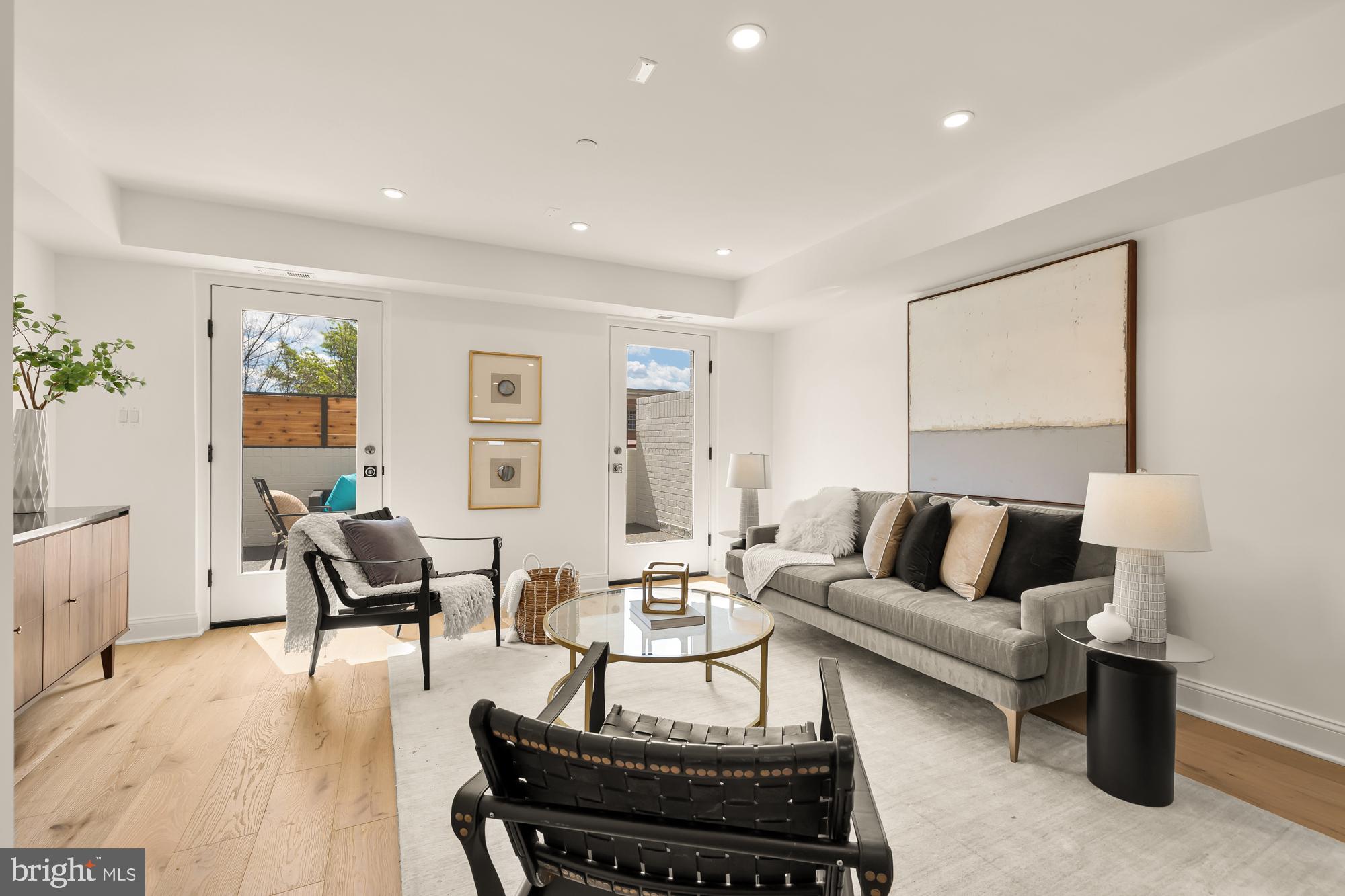 1200 ETON COURT NW T4