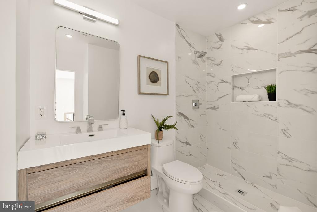 1200 ETON COURT NW T4