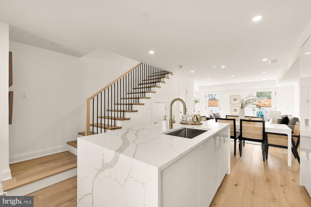 1200 ETON COURT NW T4