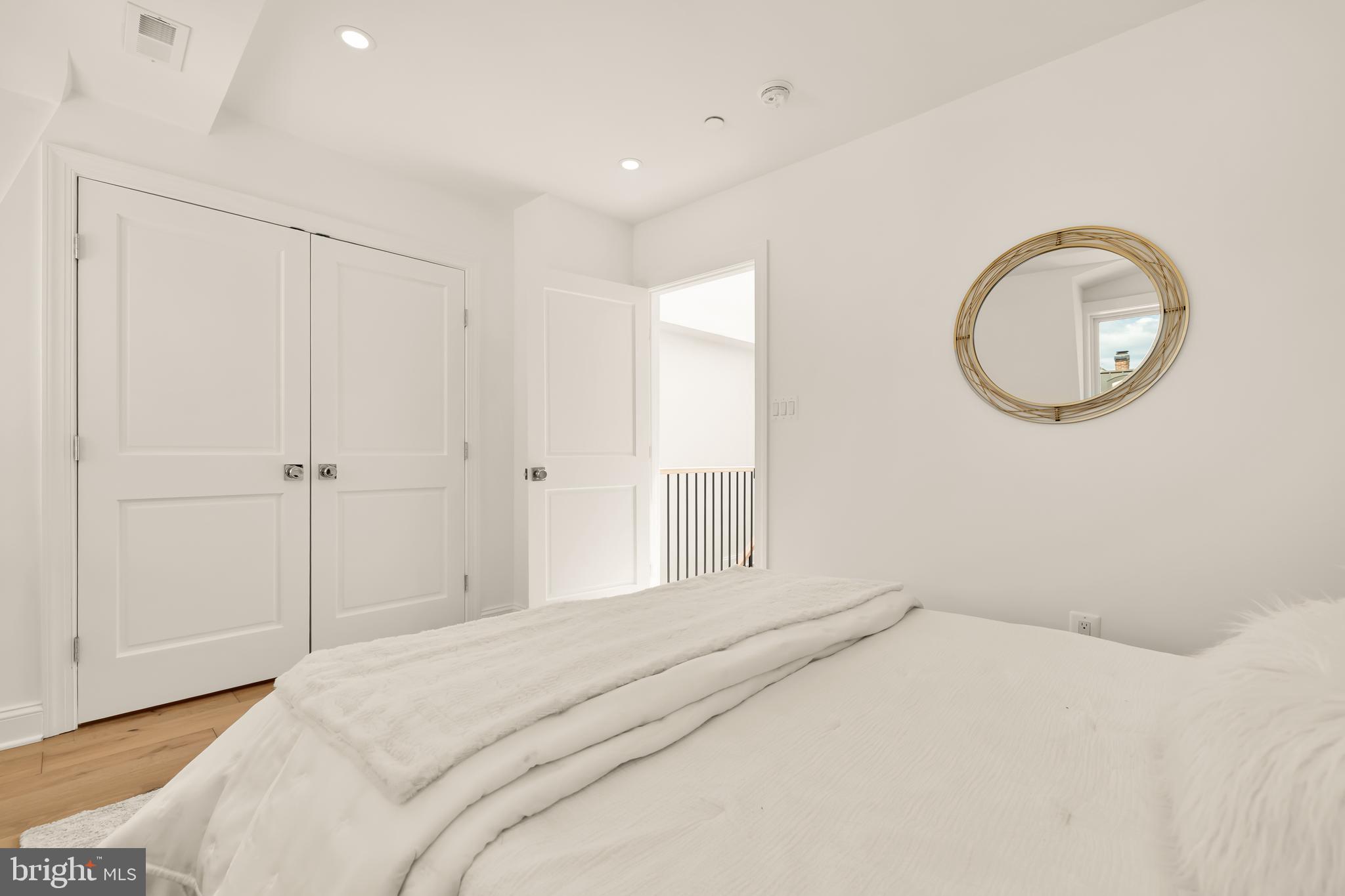 1204 ETON COURT NW T2