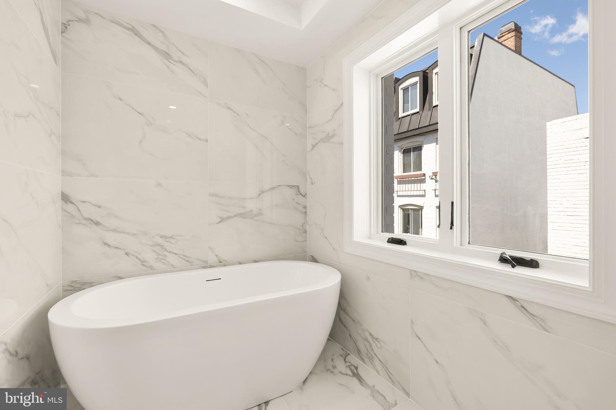 1204 ETON COURT NW T2