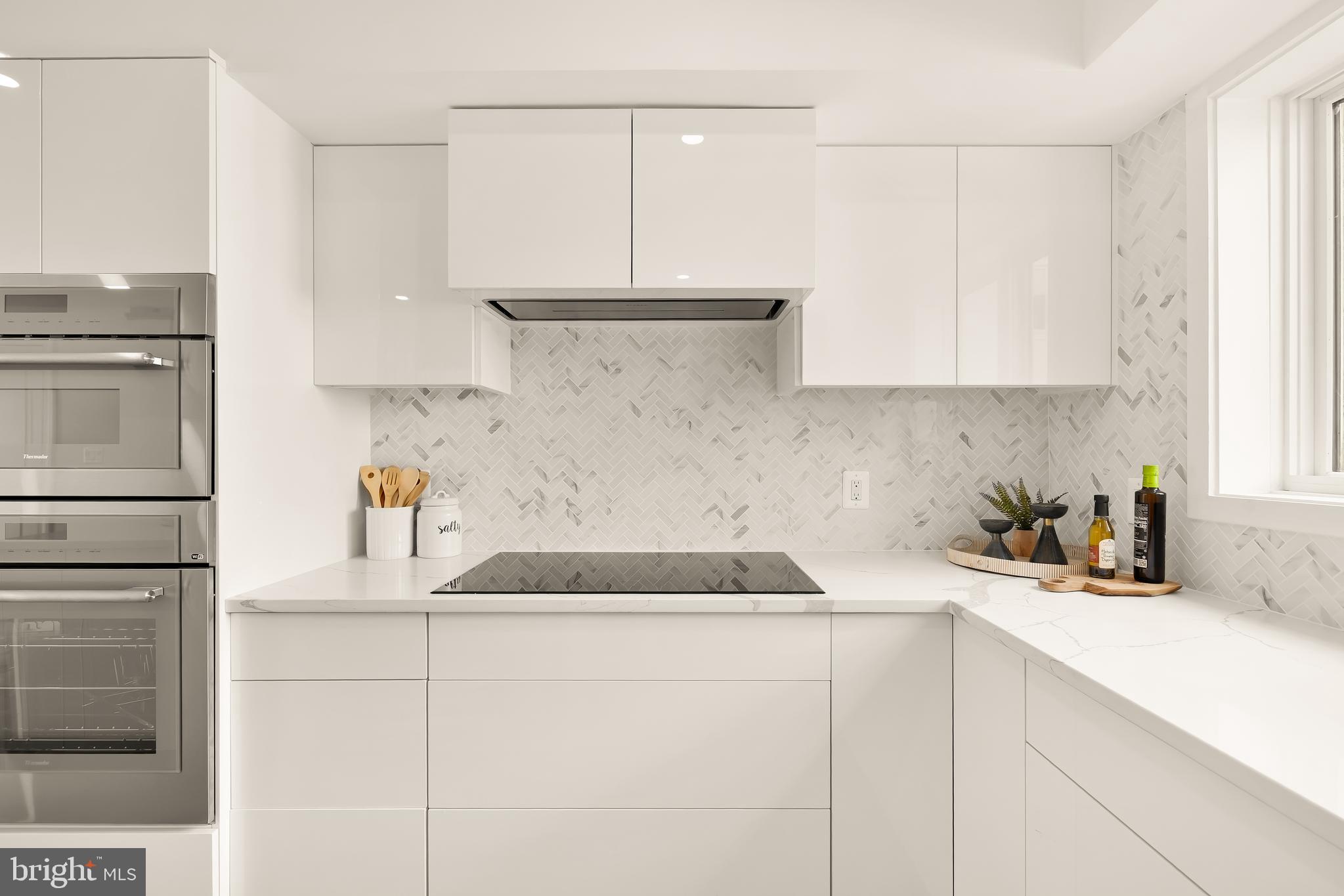 1204 ETON COURT NW T2