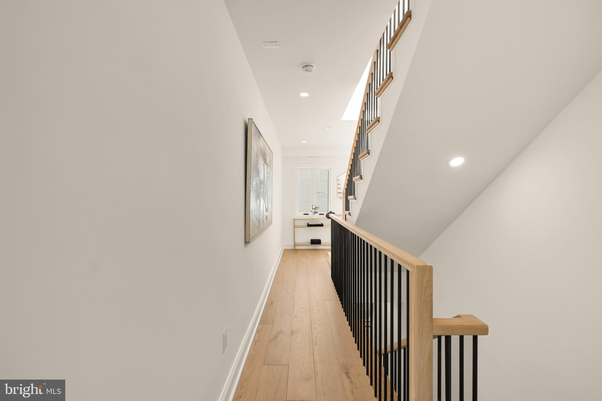 1204 ETON COURT NW T2