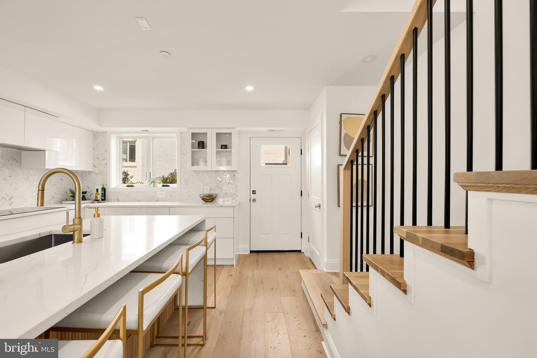 1204 ETON COURT NW T2