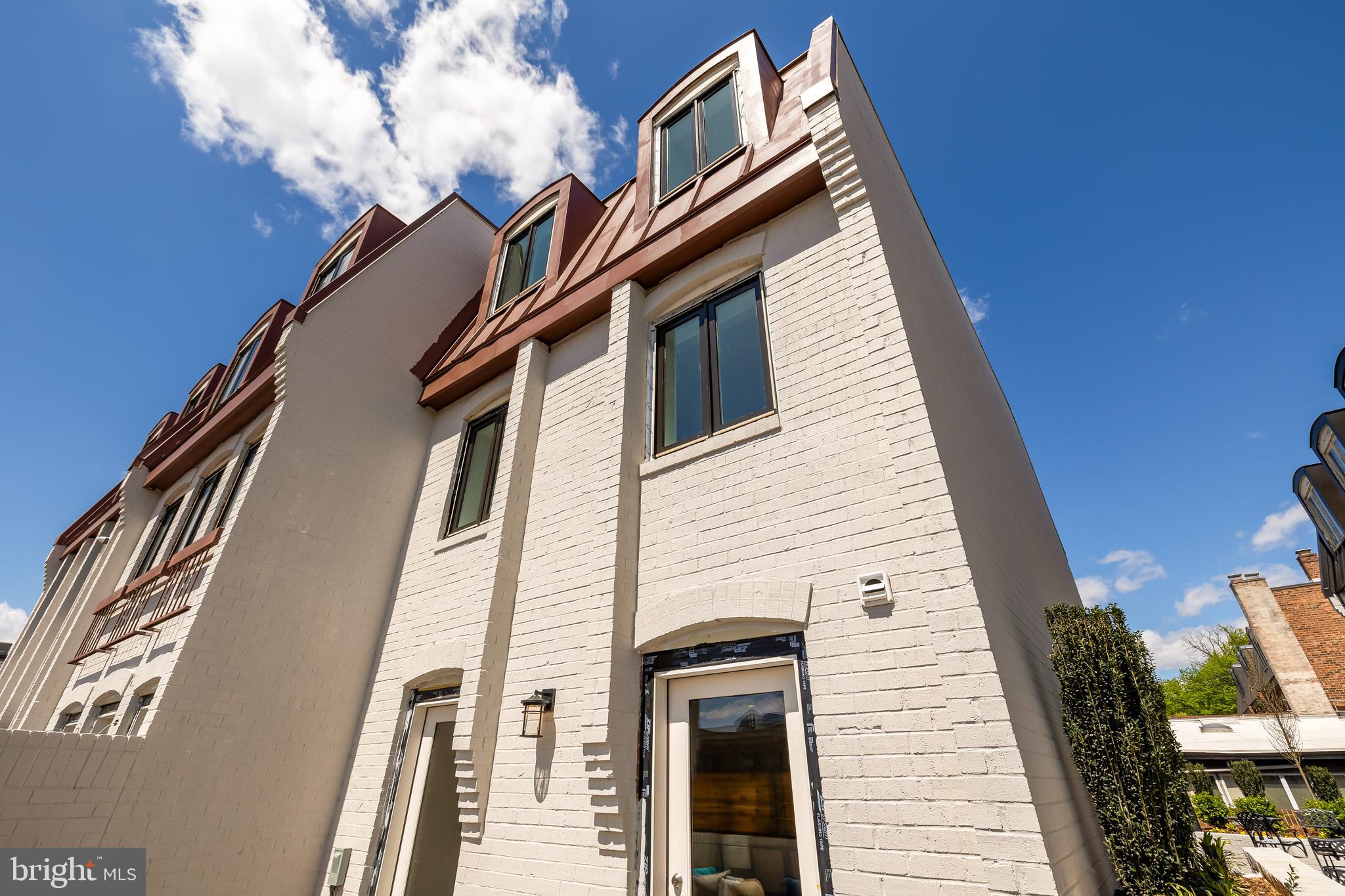 1204 ETON COURT NW T2