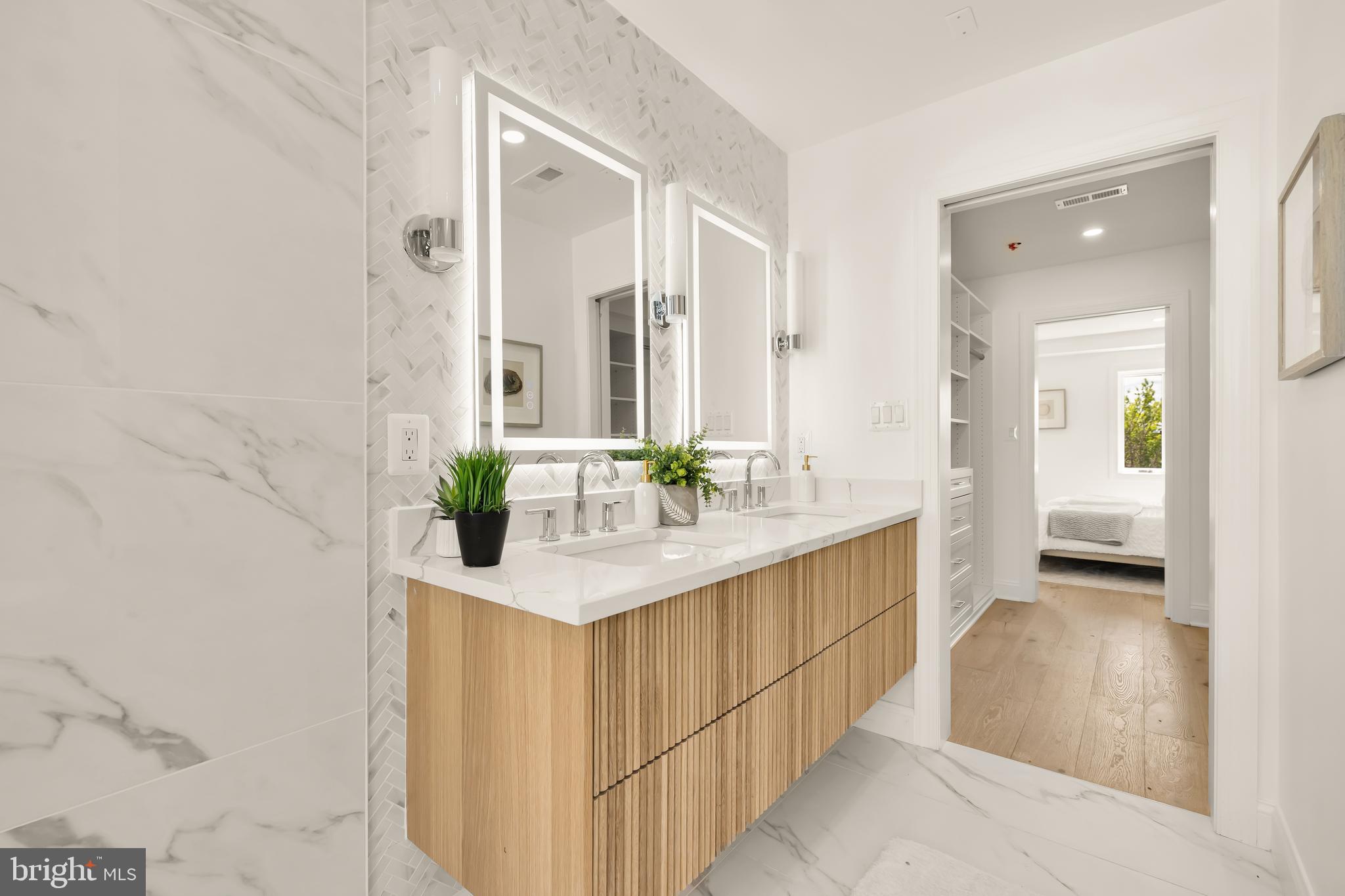 1204 ETON COURT NW T2