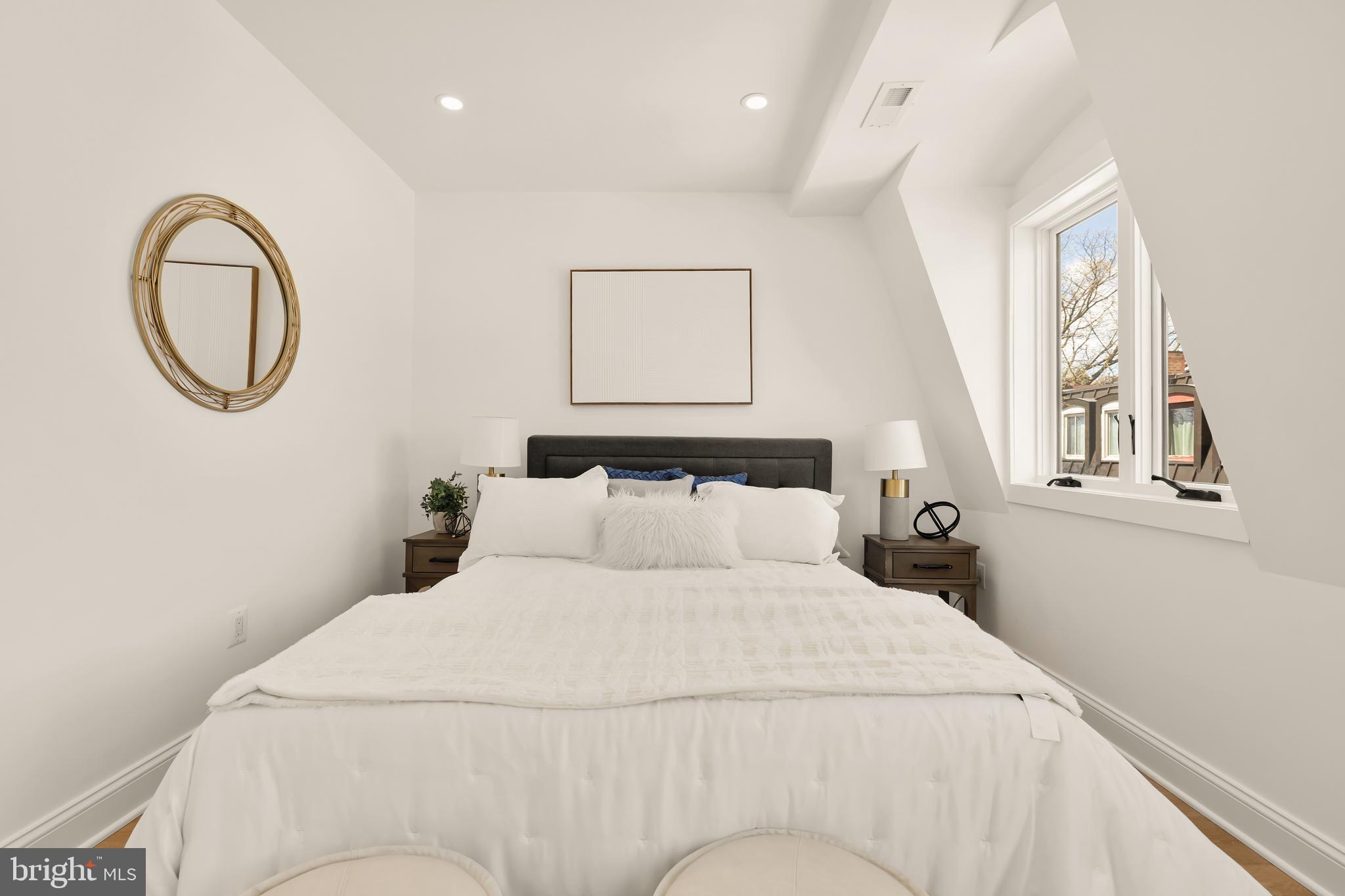 1204 ETON COURT NW T2