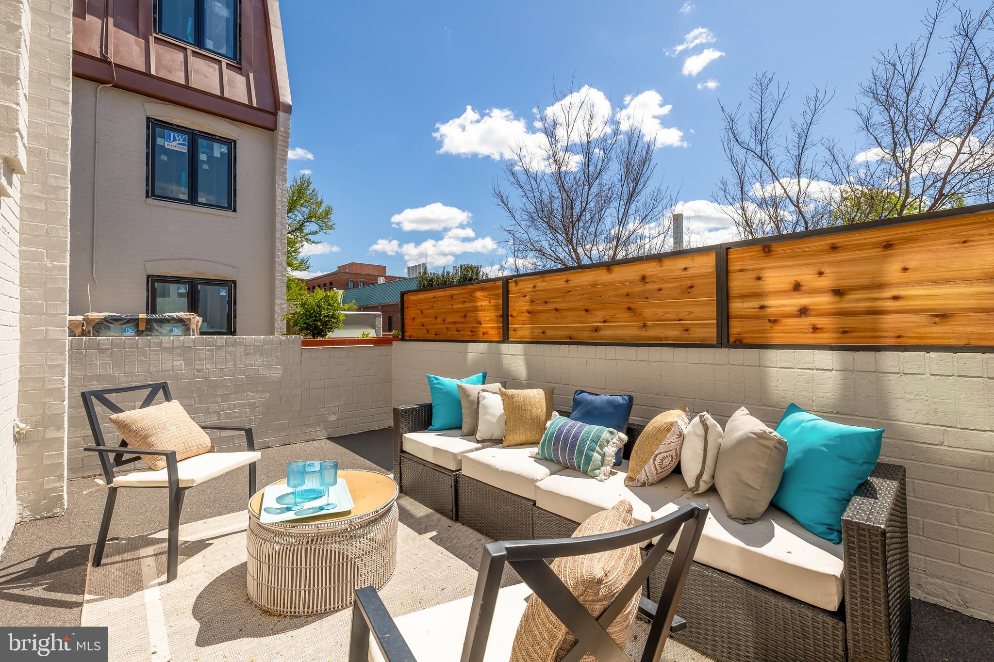 1204 ETON COURT NW T2