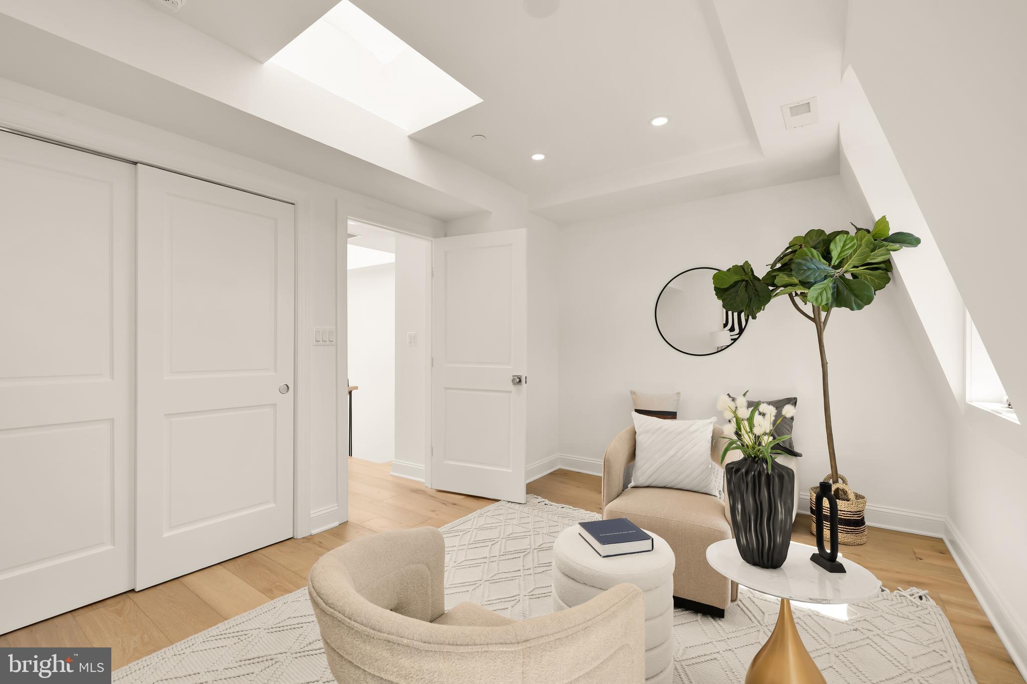 1204 ETON COURT NW T2