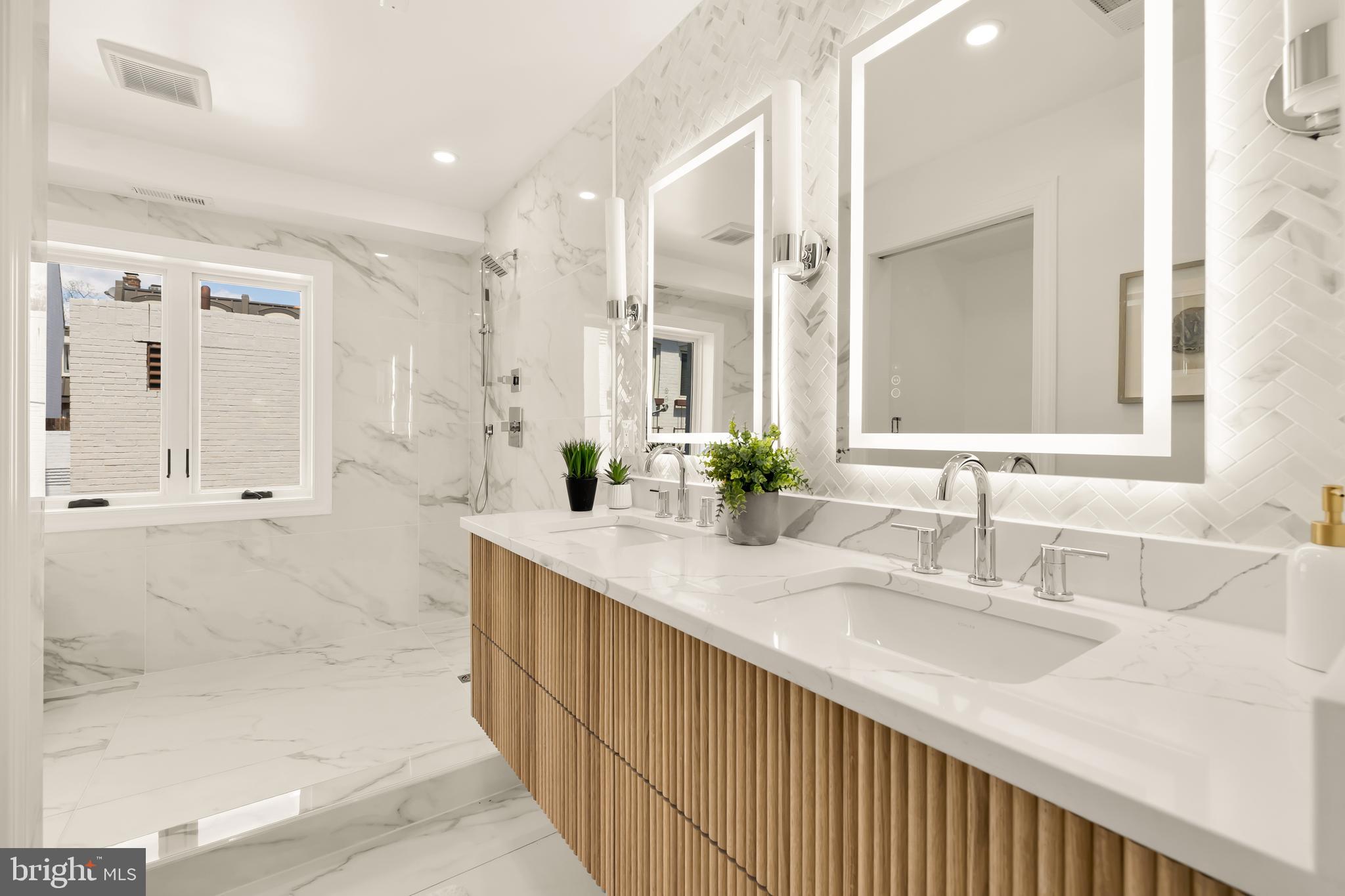 1204 ETON COURT NW T2