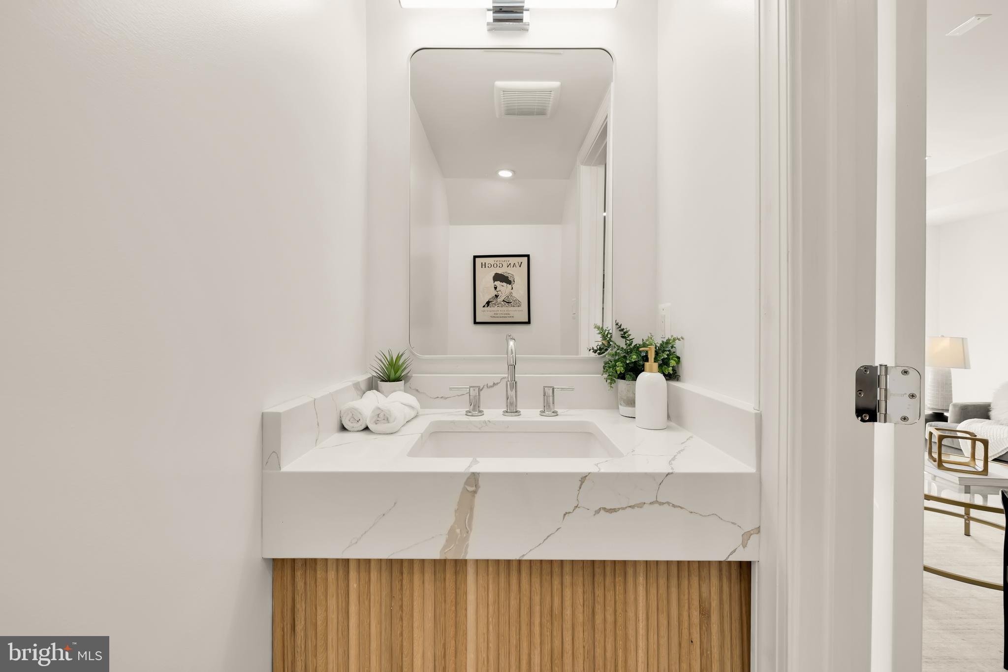 1204 ETON COURT NW T2