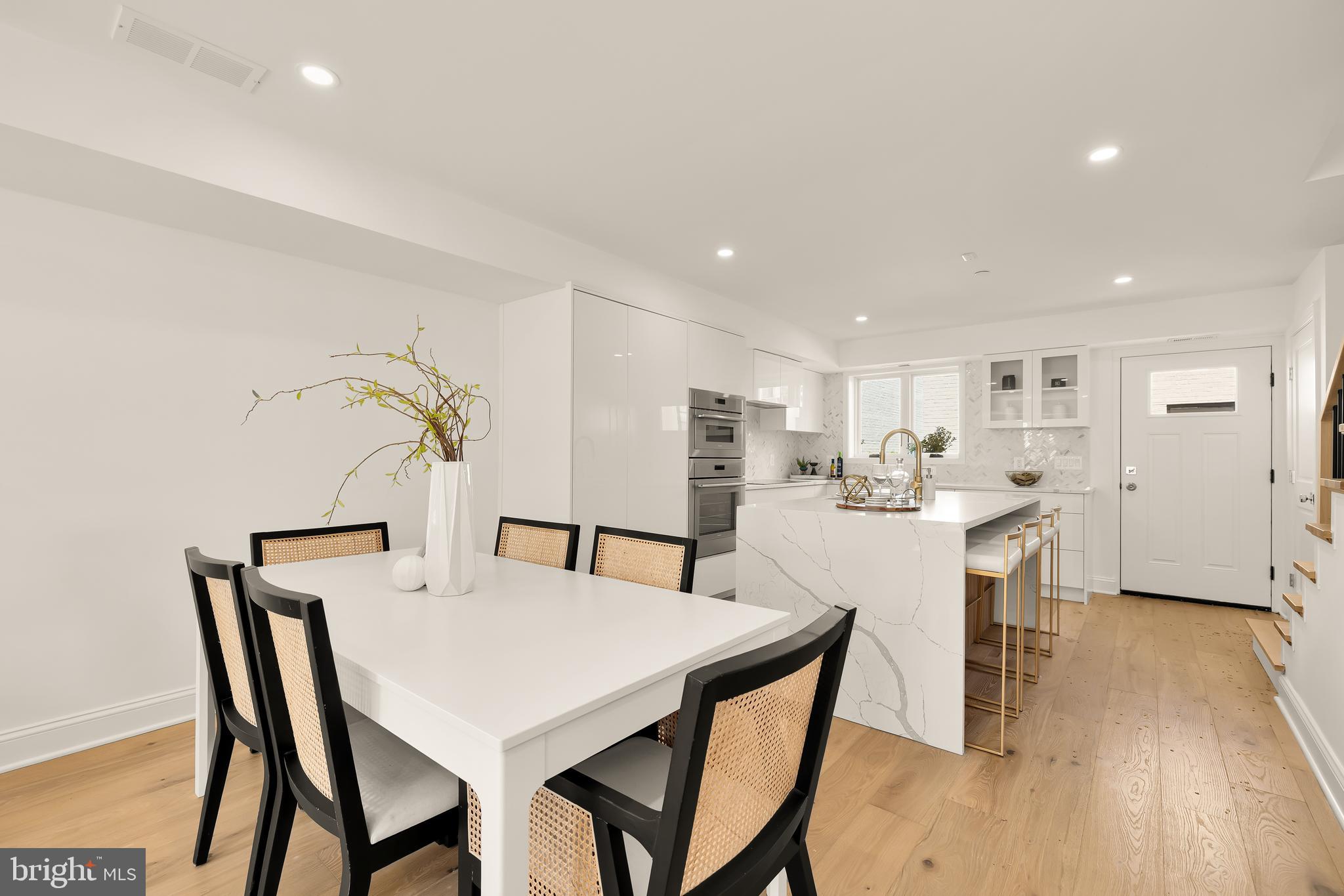 1204 ETON COURT NW T2