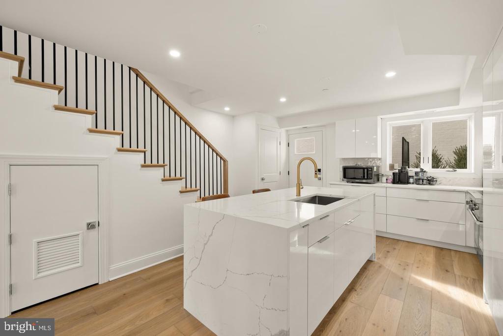 1202 POTOMAC STREET NW T6