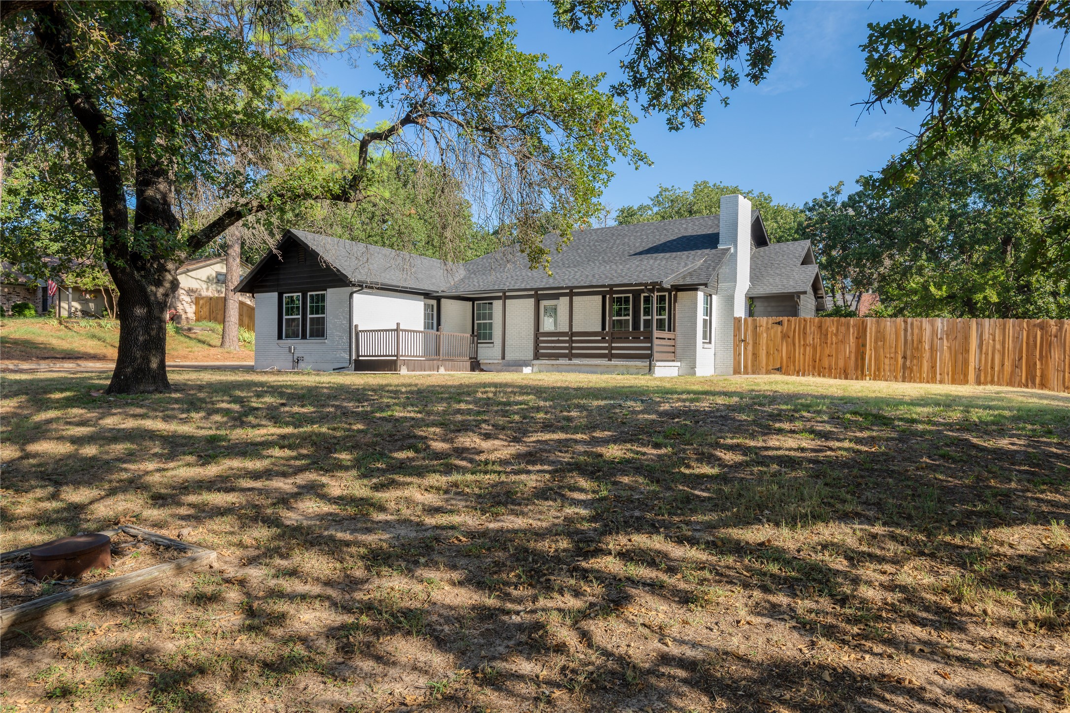 1101 Lakeview Drive