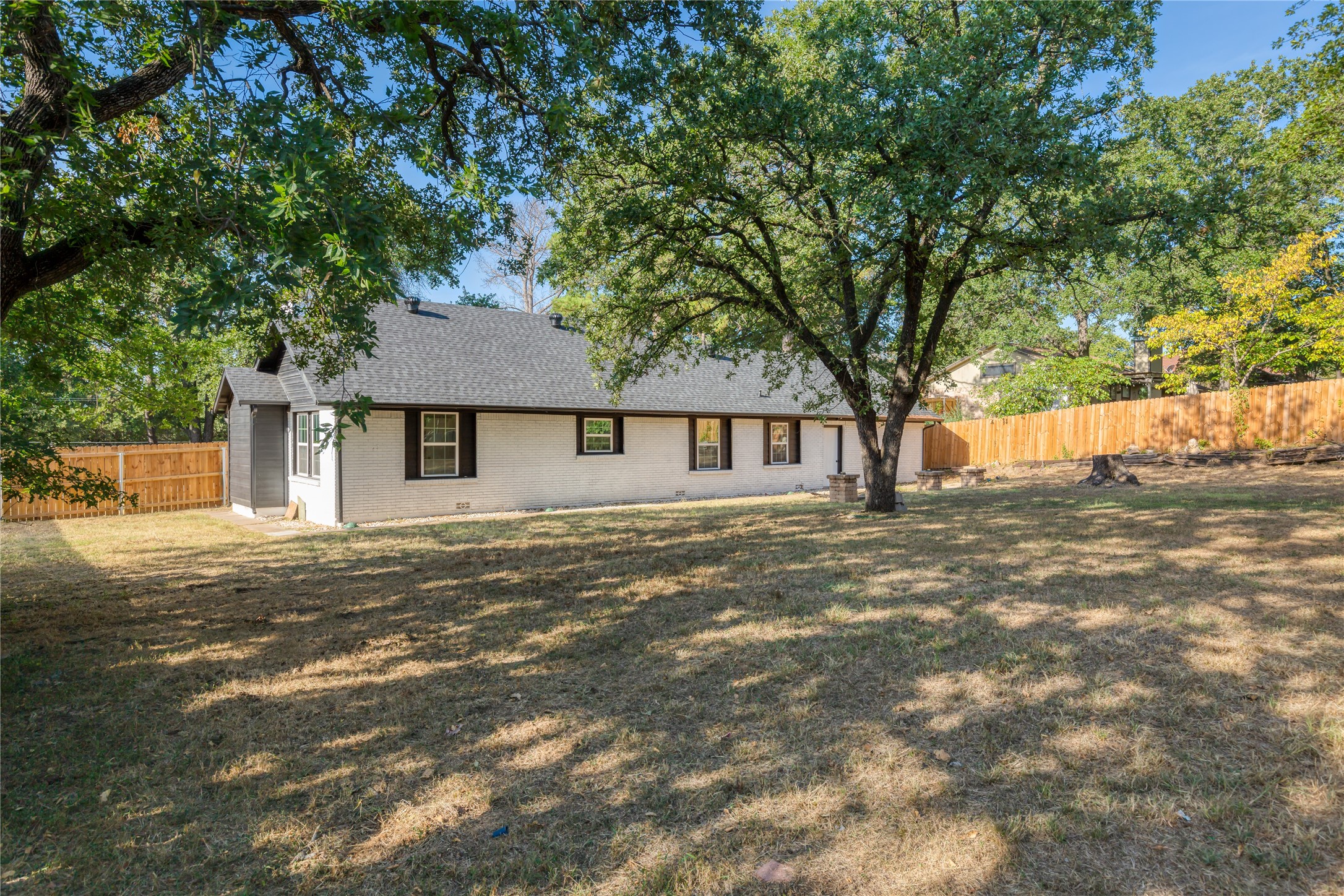 1101 Lakeview Drive