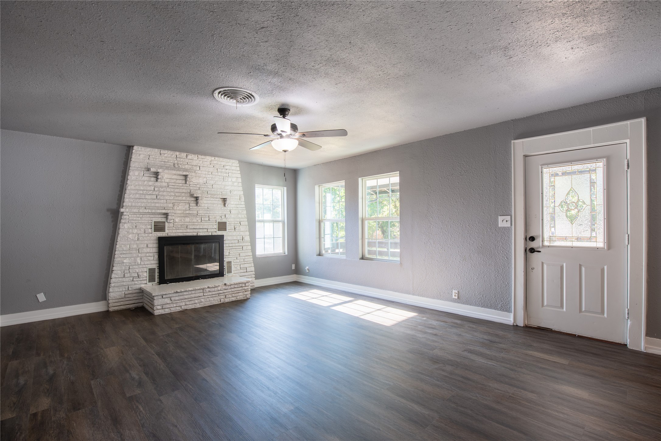 1101 Lakeview Drive