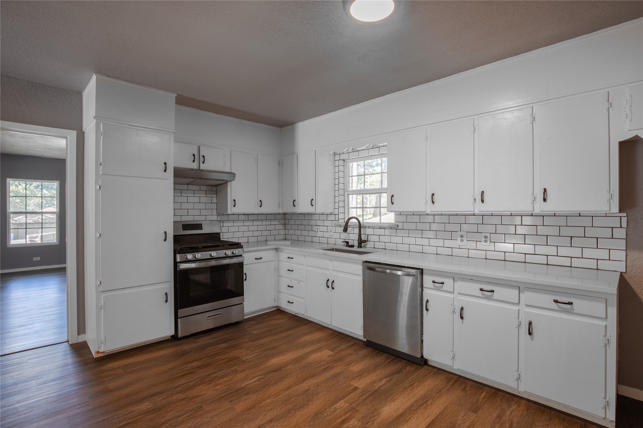 1101 Lakeview Drive