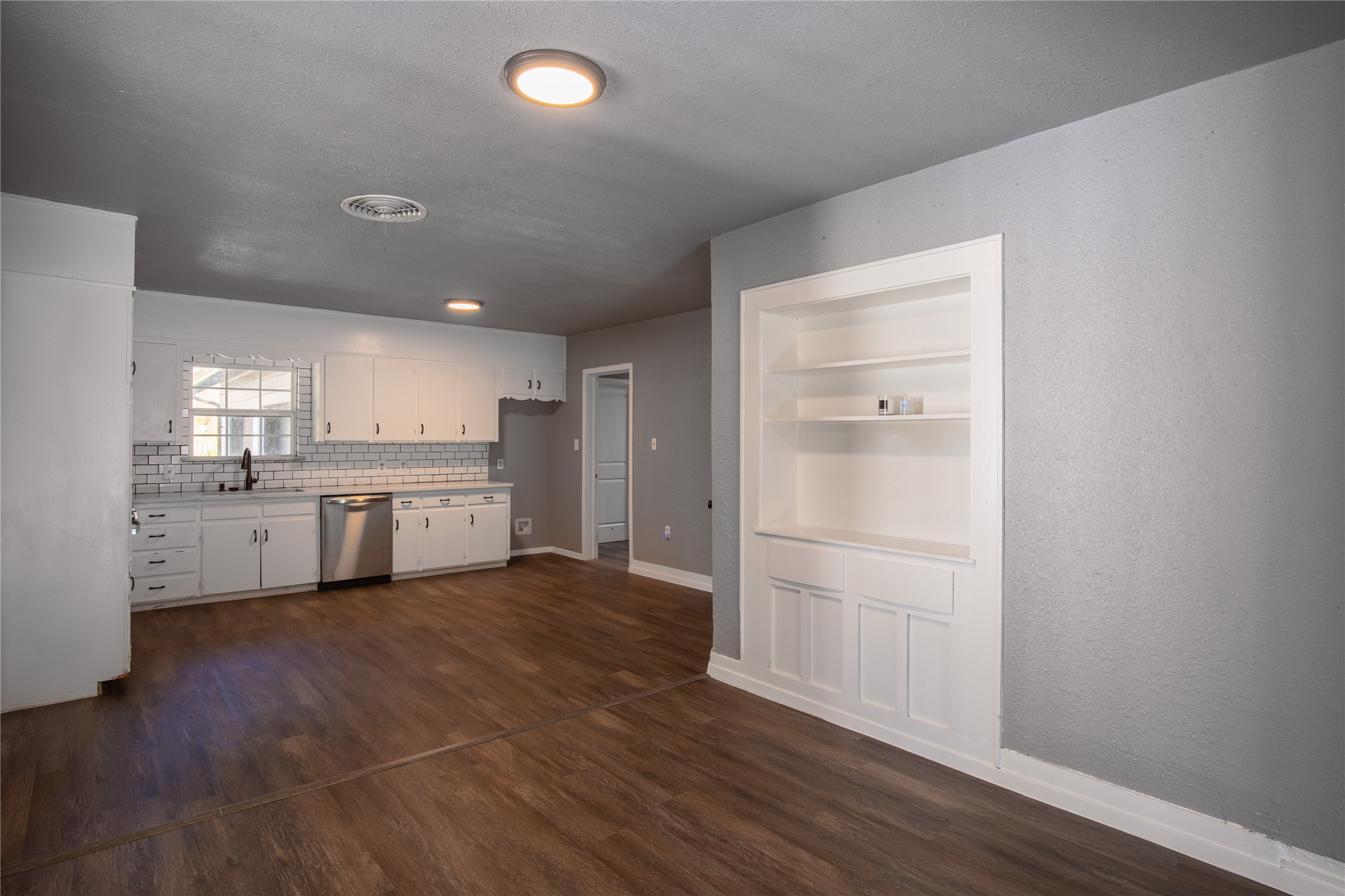 1101 Lakeview Drive