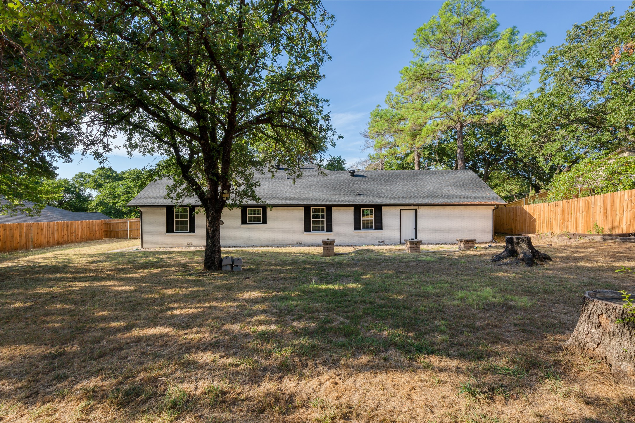 1101 Lakeview Drive