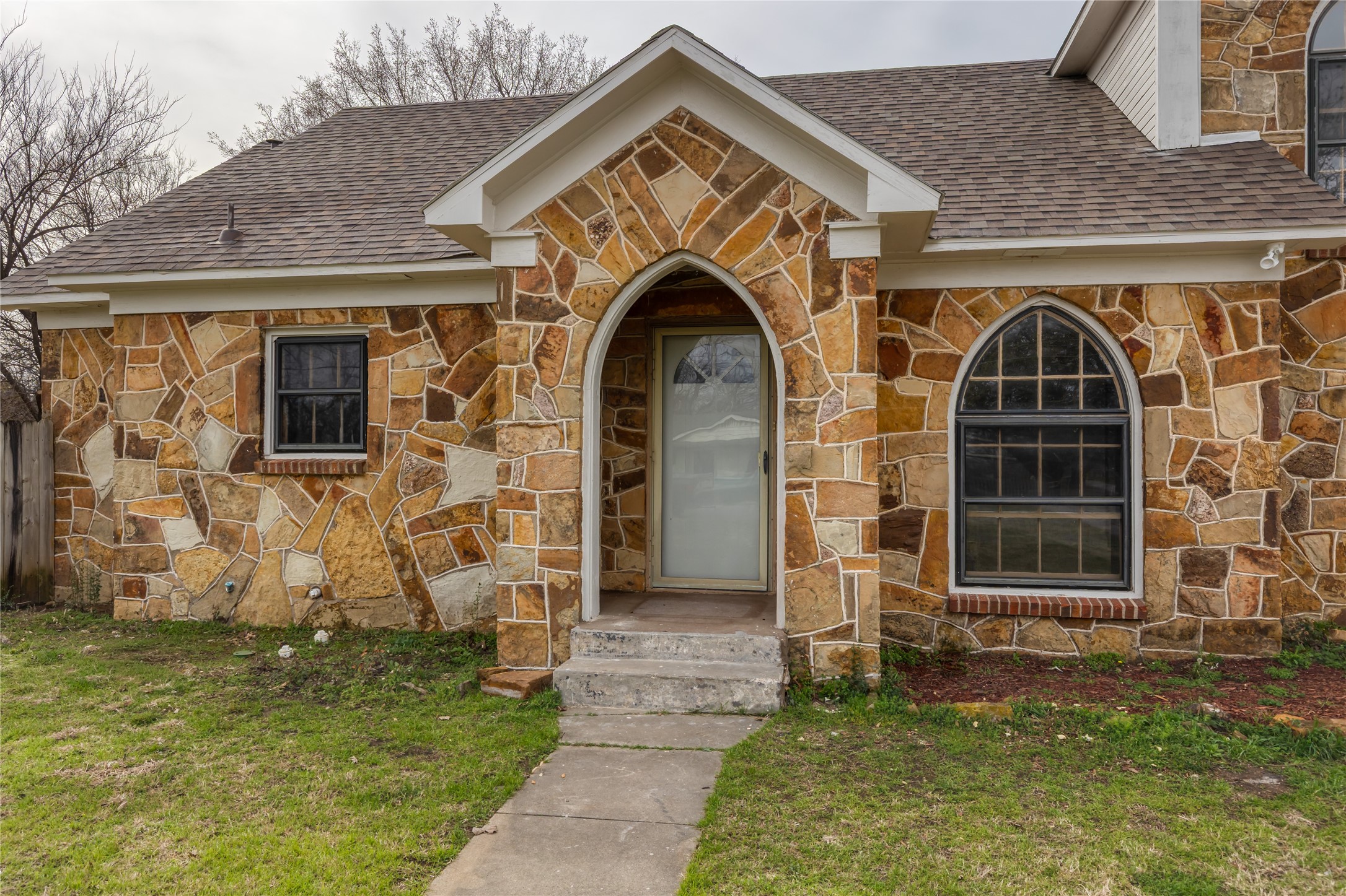 833 W Live Oak Street