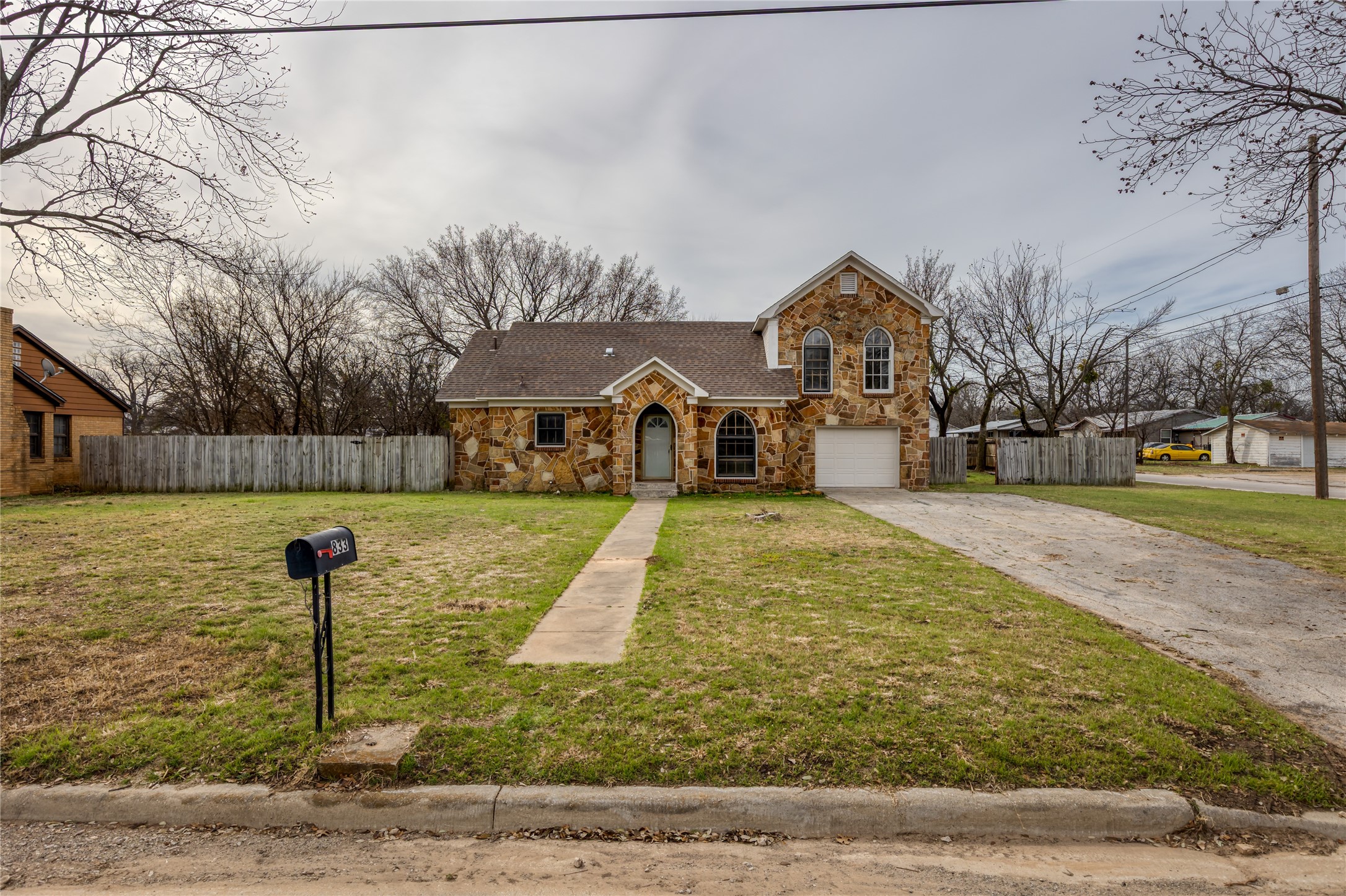 833 W Live Oak Street
