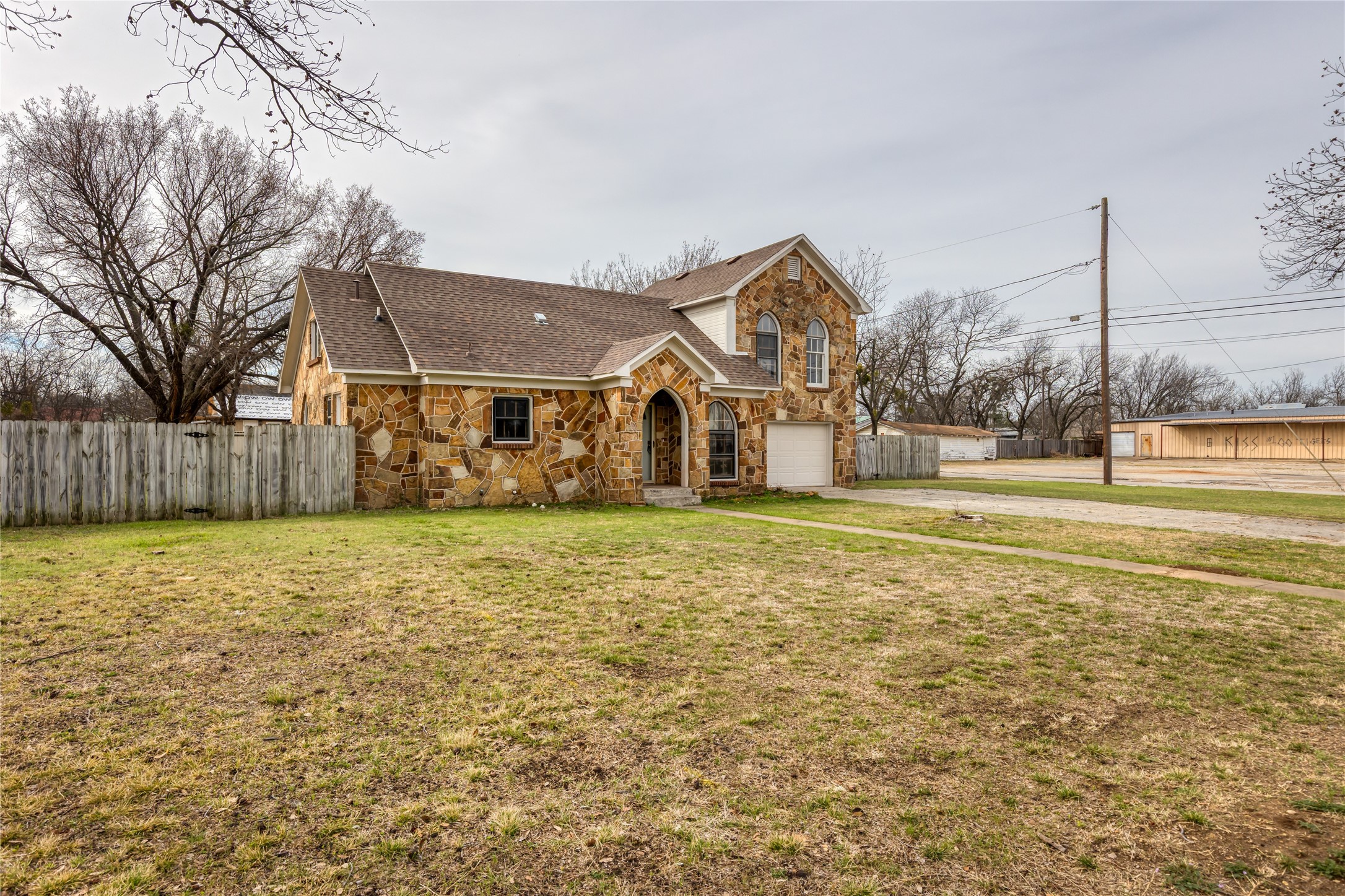 833 W Live Oak Street