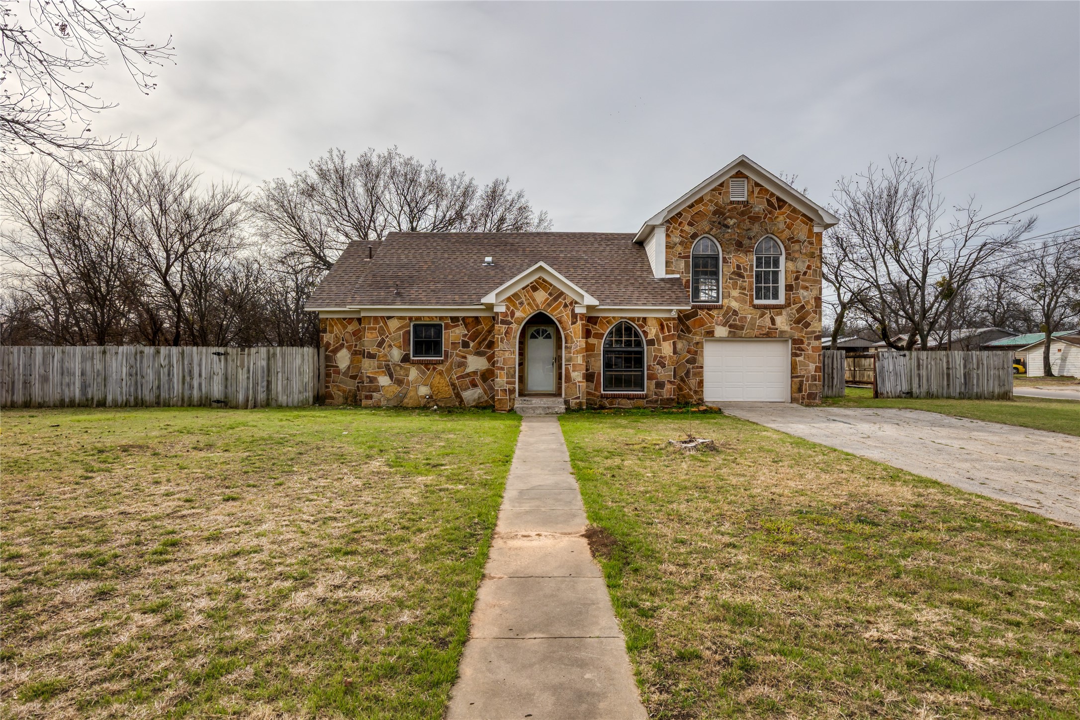 833 W Live Oak Street