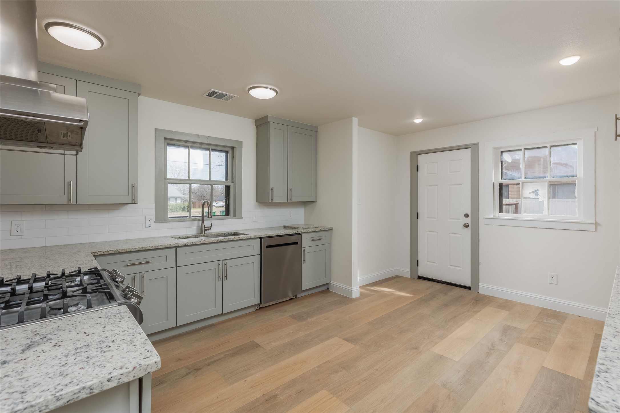 833 W Live Oak Street