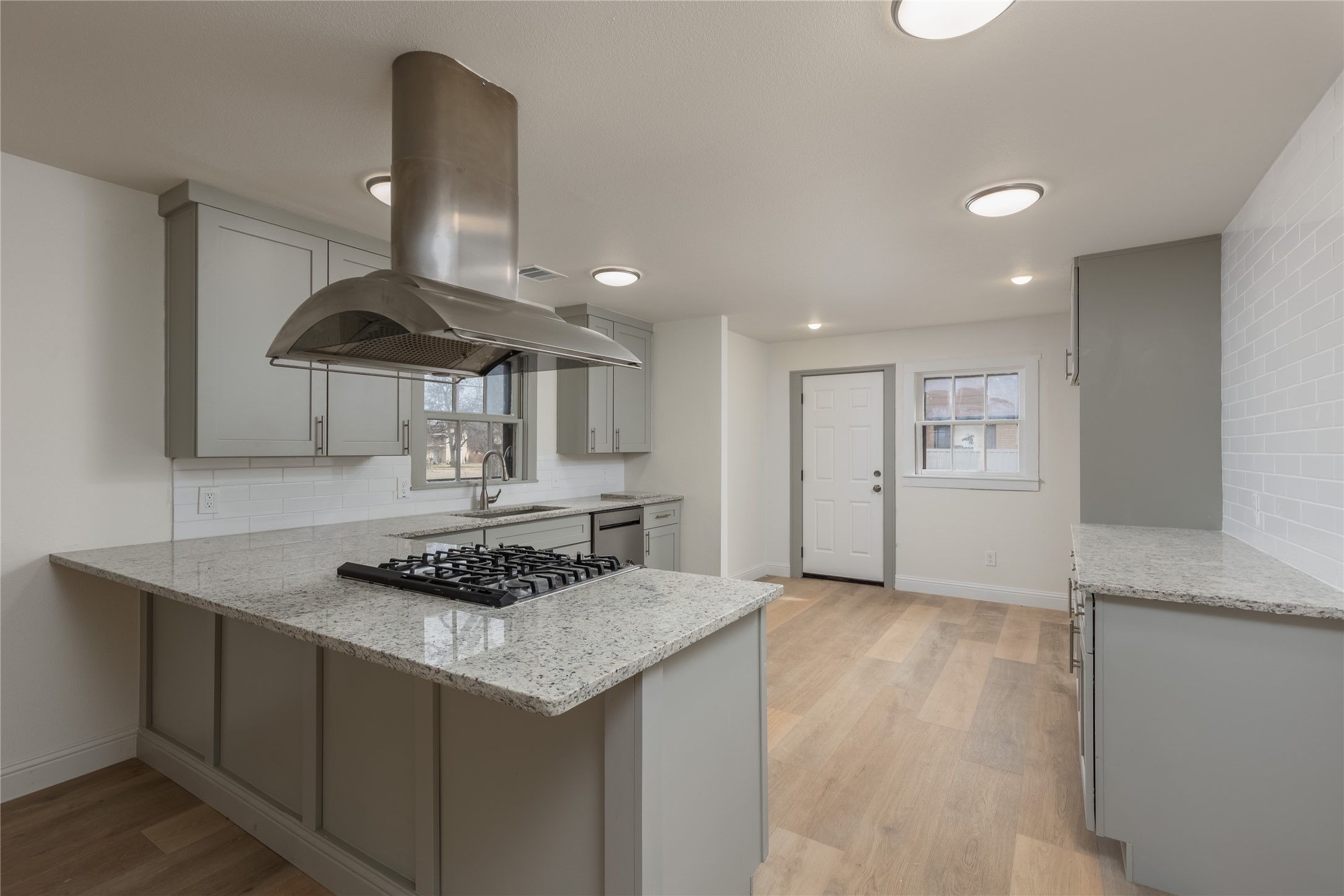 833 W Live Oak Street