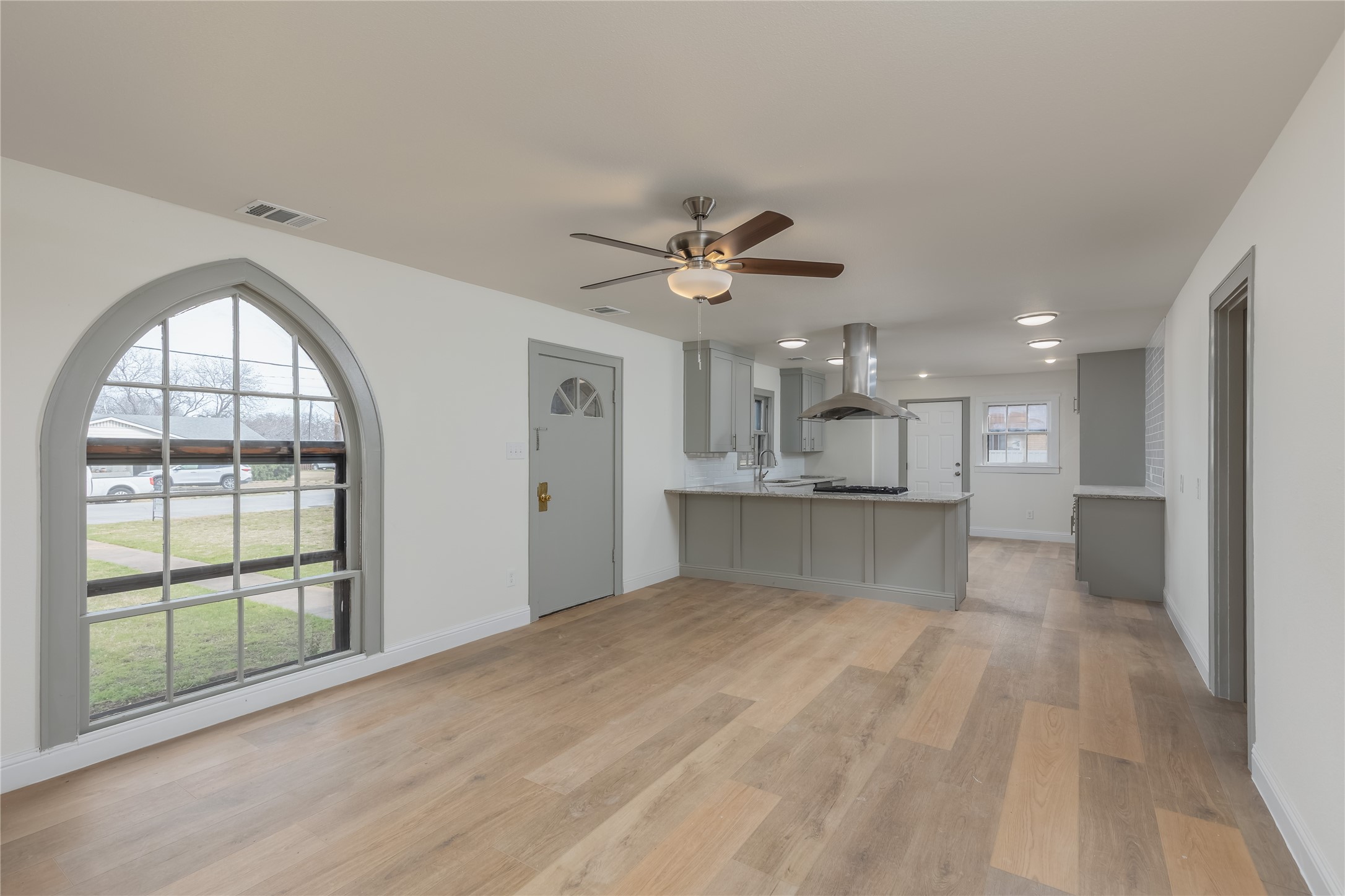 833 W Live Oak Street