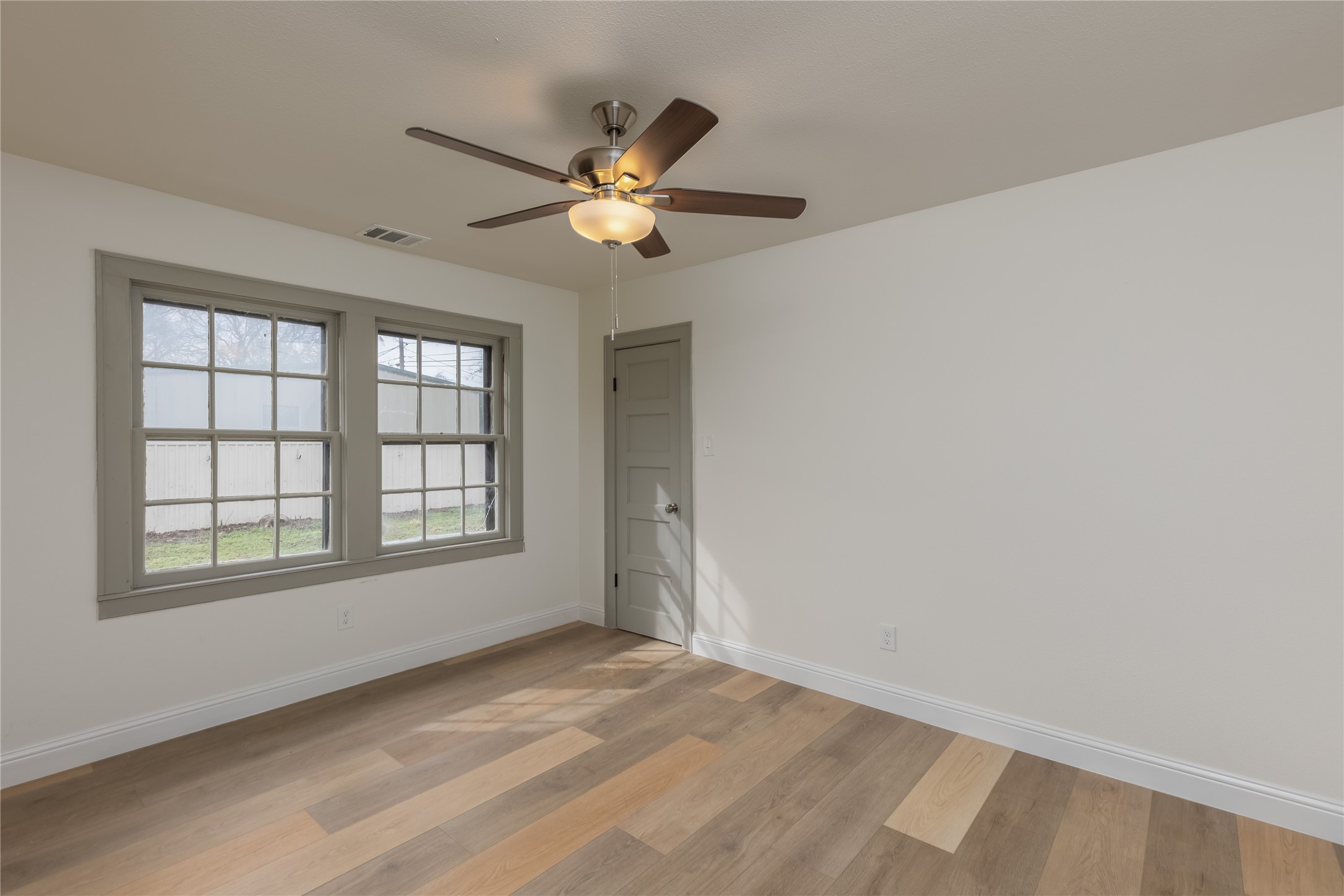 833 W Live Oak Street