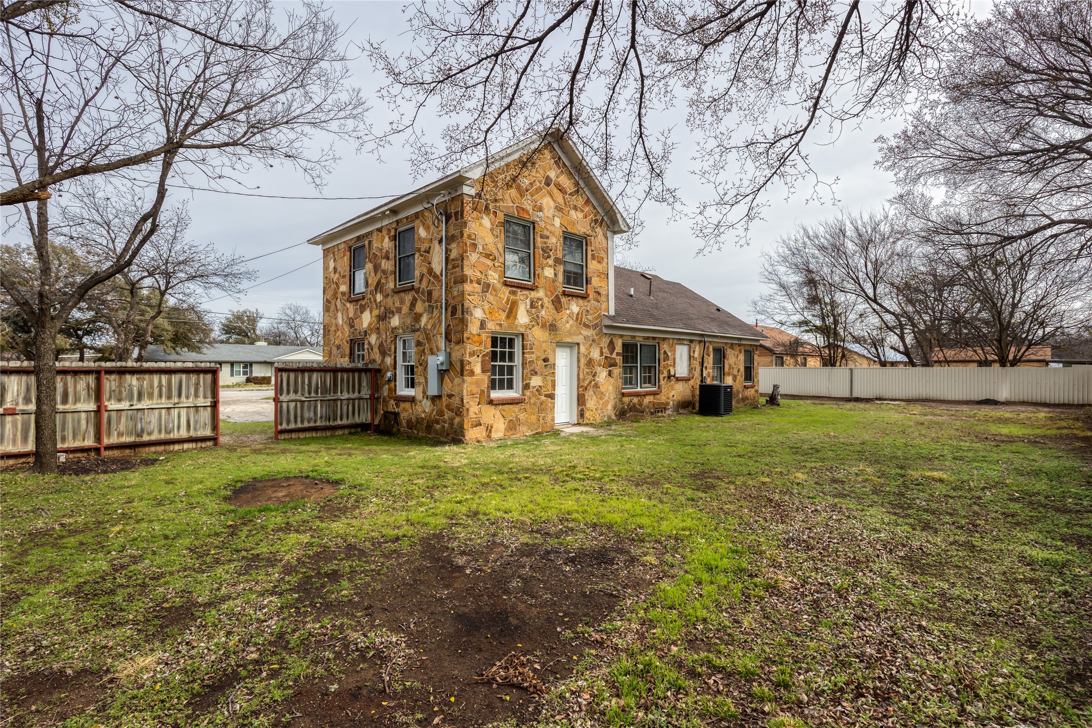 833 W Live Oak Street