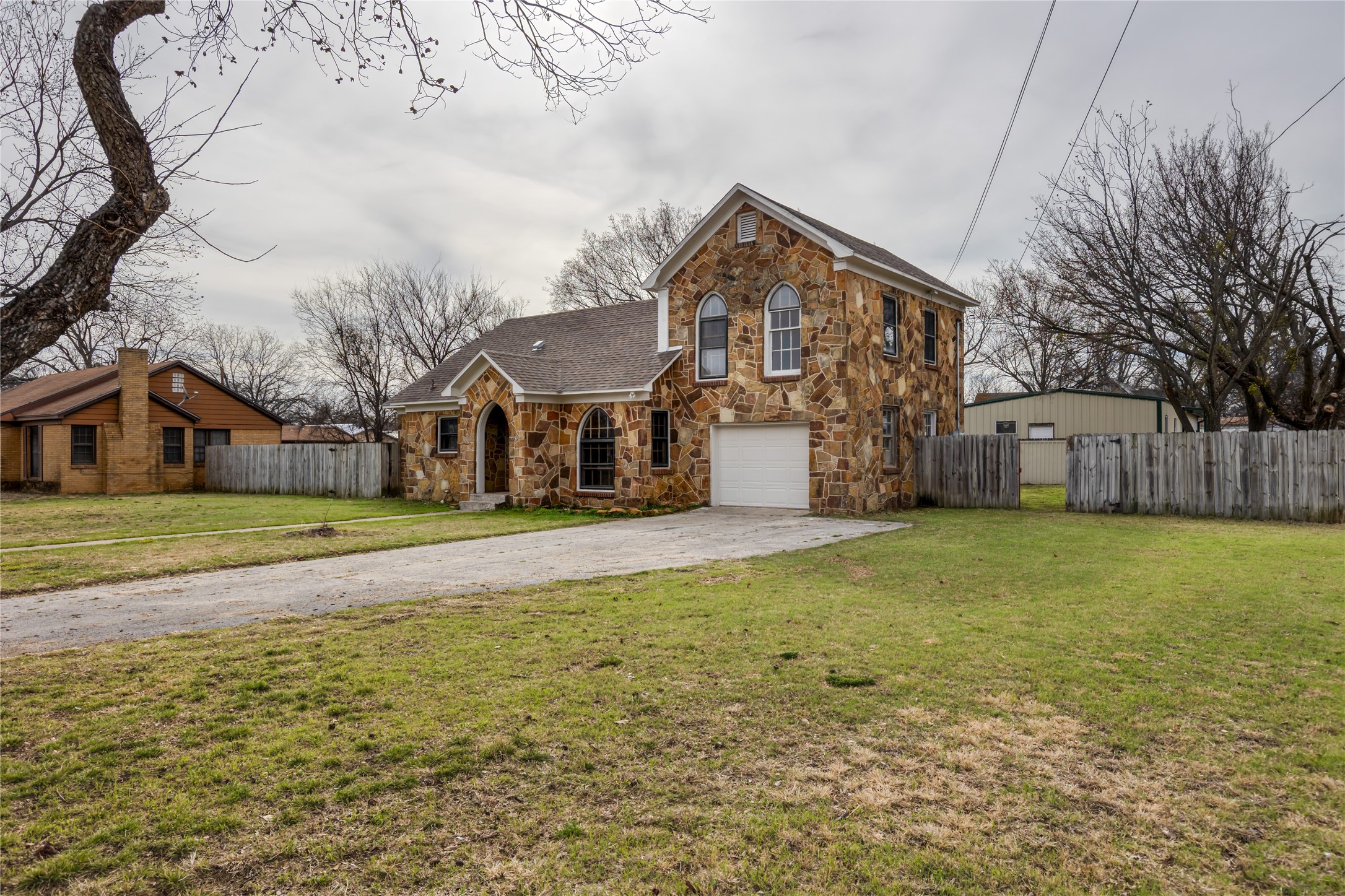 833 W Live Oak Street