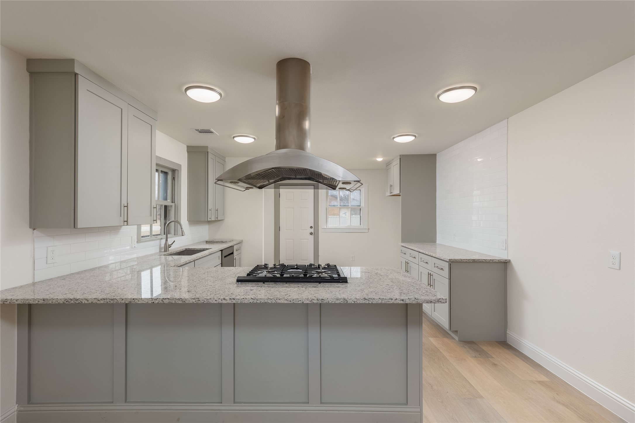 833 W Live Oak Street