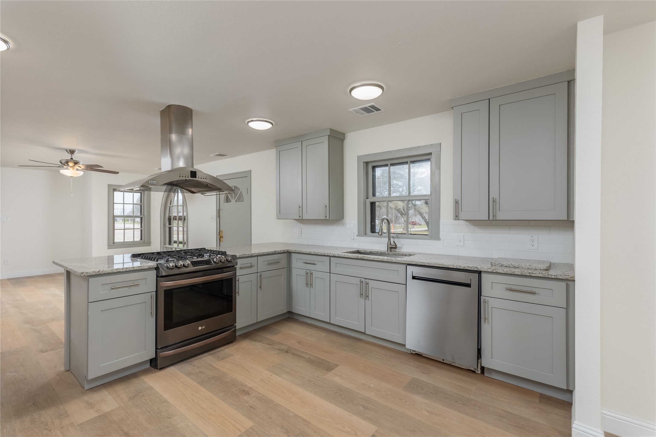 833 W Live Oak Street