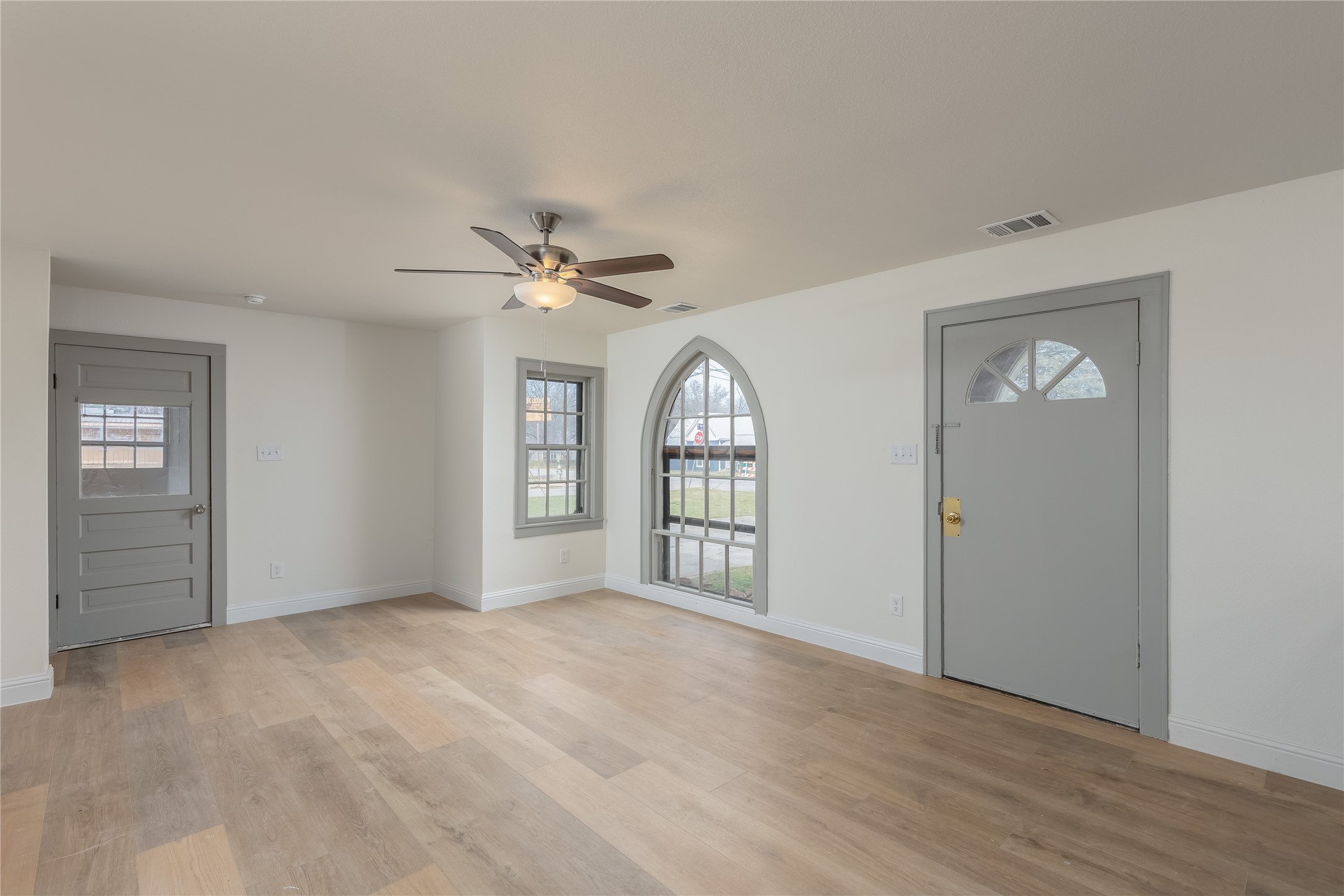 833 W Live Oak Street