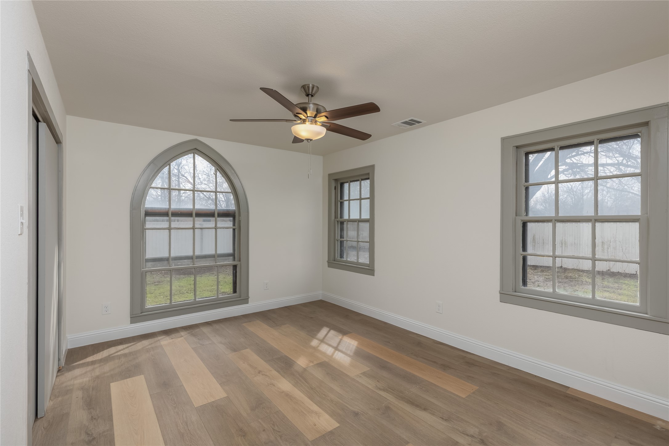 833 W Live Oak Street