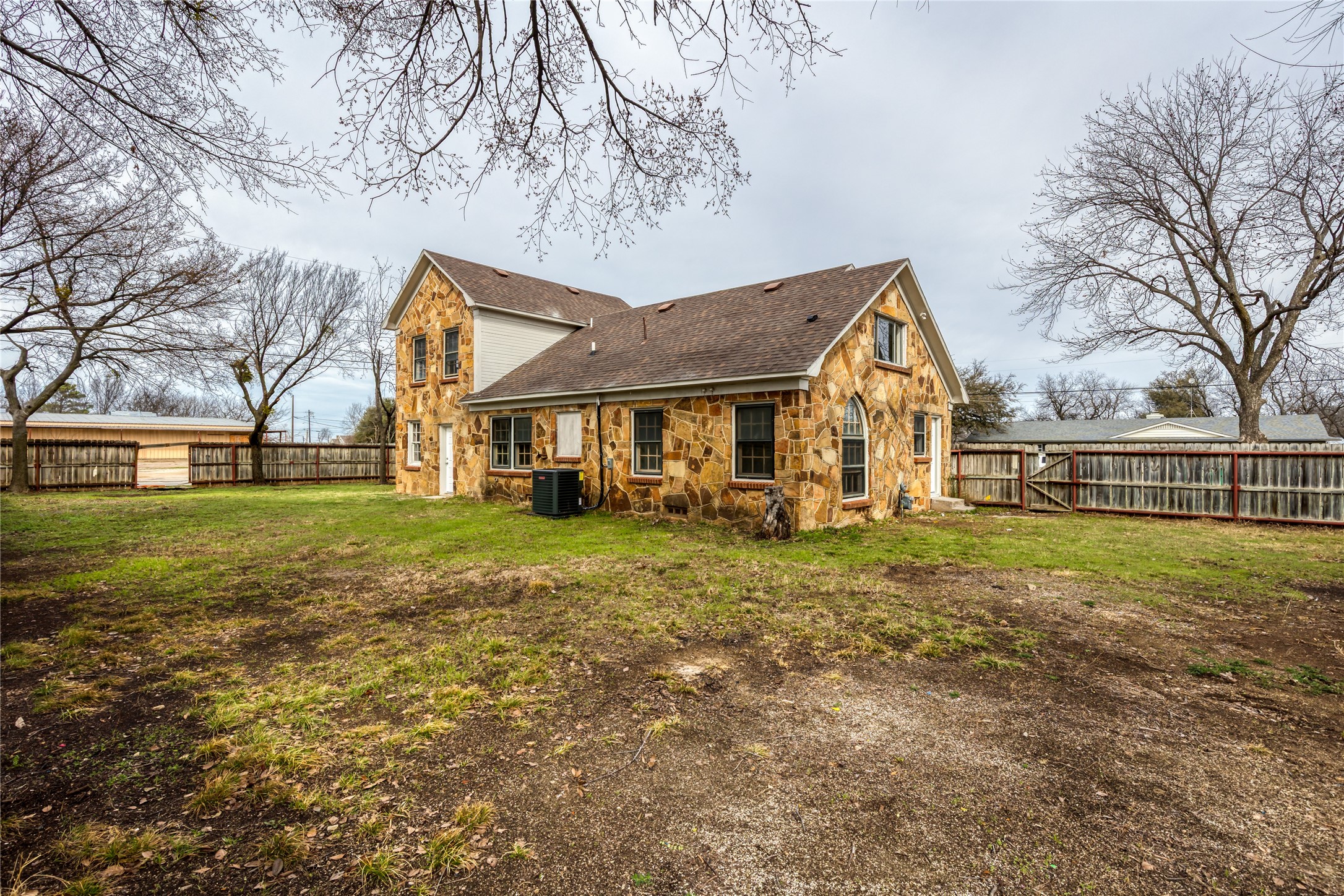 833 W Live Oak Street