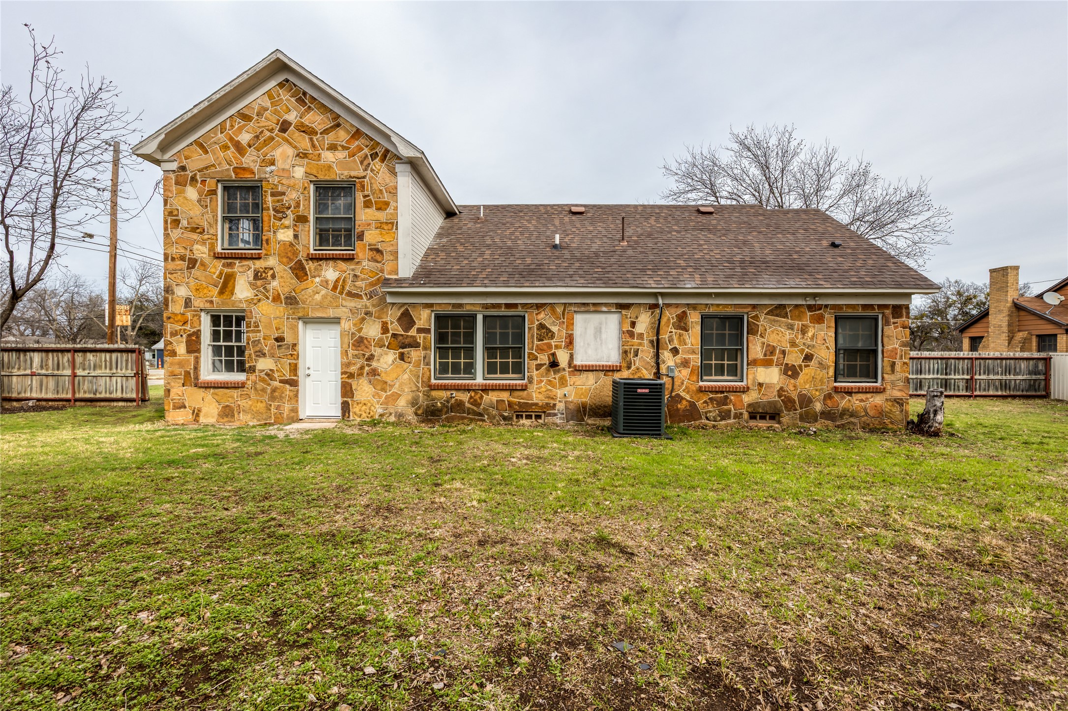 833 W Live Oak Street