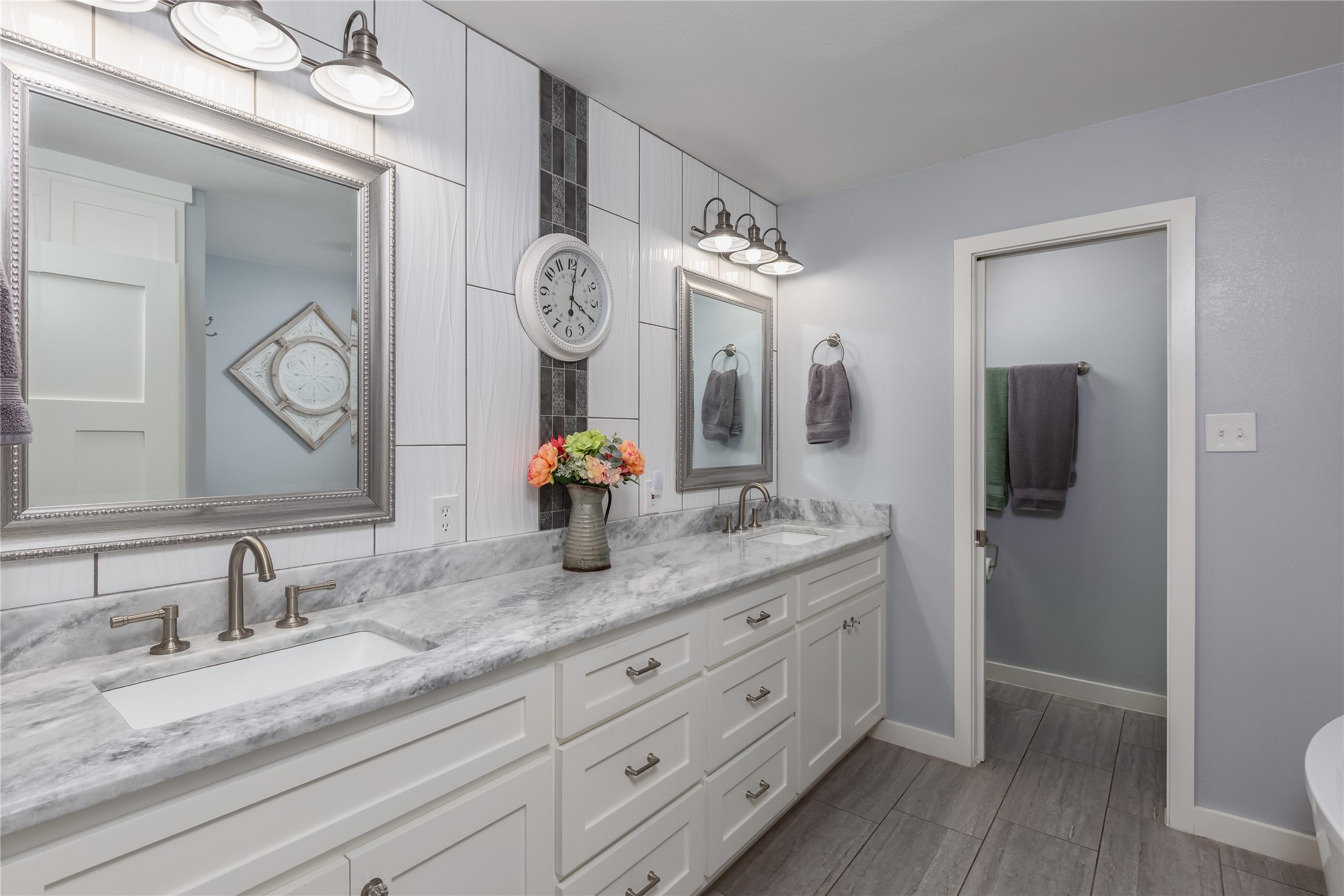 1780 S Lakeview Drive