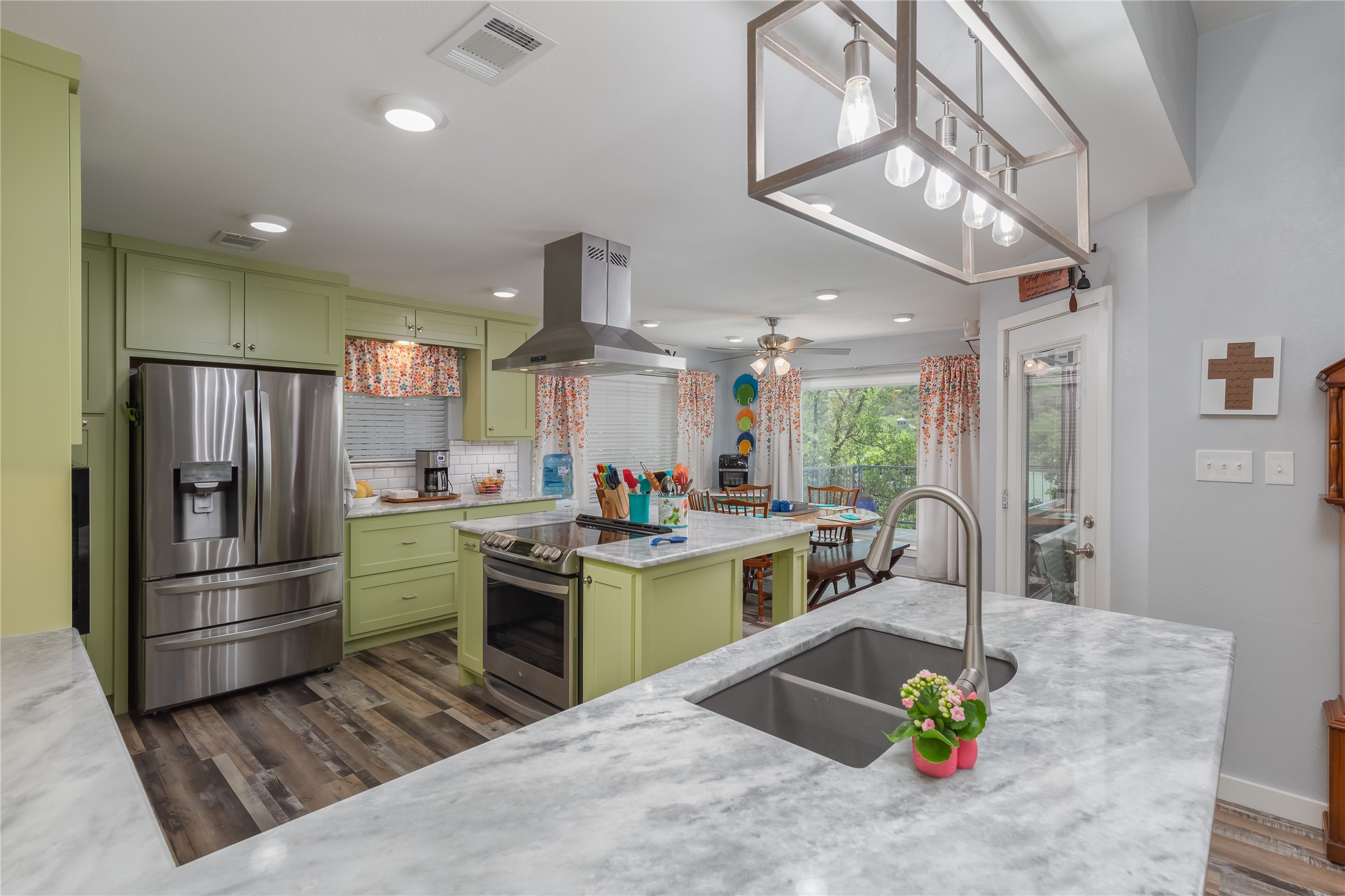 1780 S Lakeview Drive