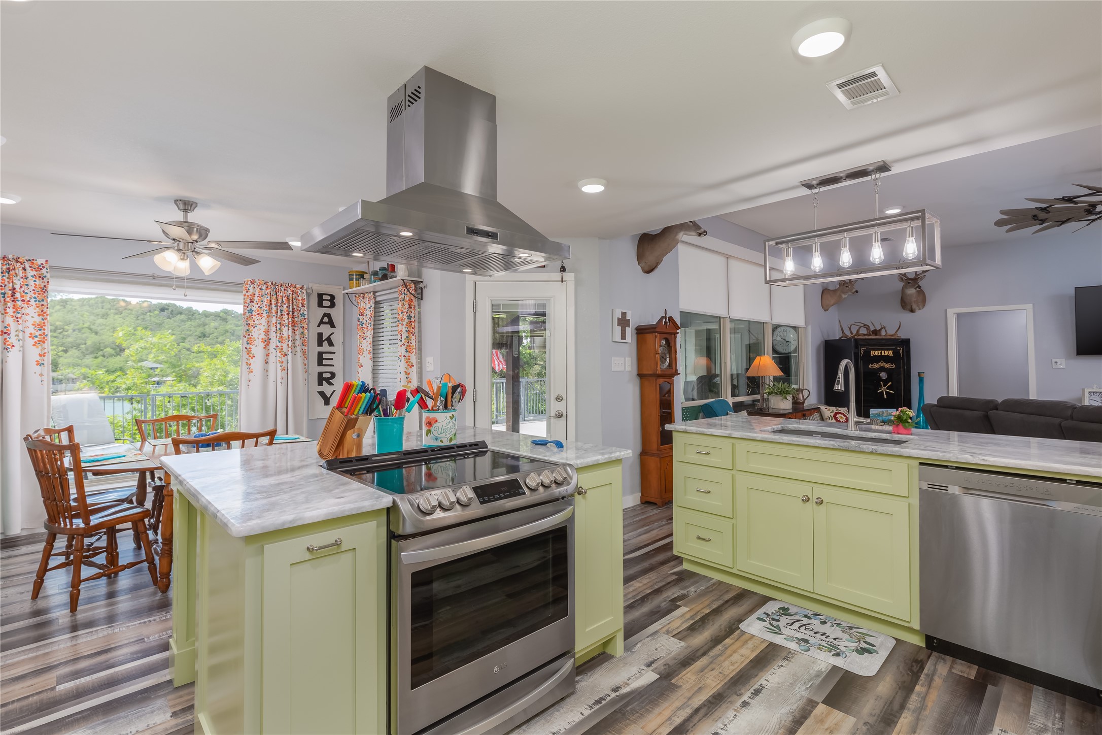 1780 S Lakeview Drive