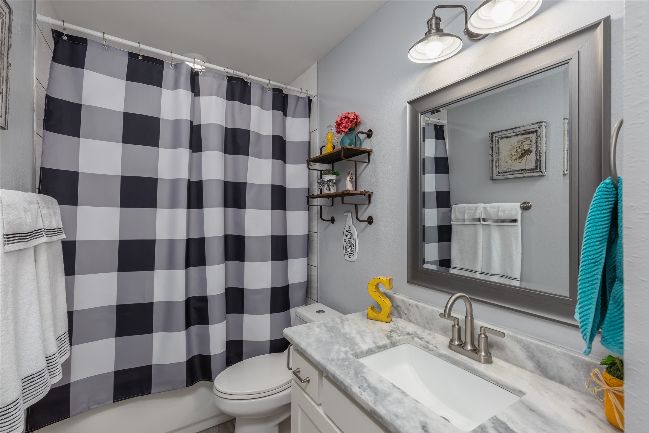 1780 S Lakeview Drive