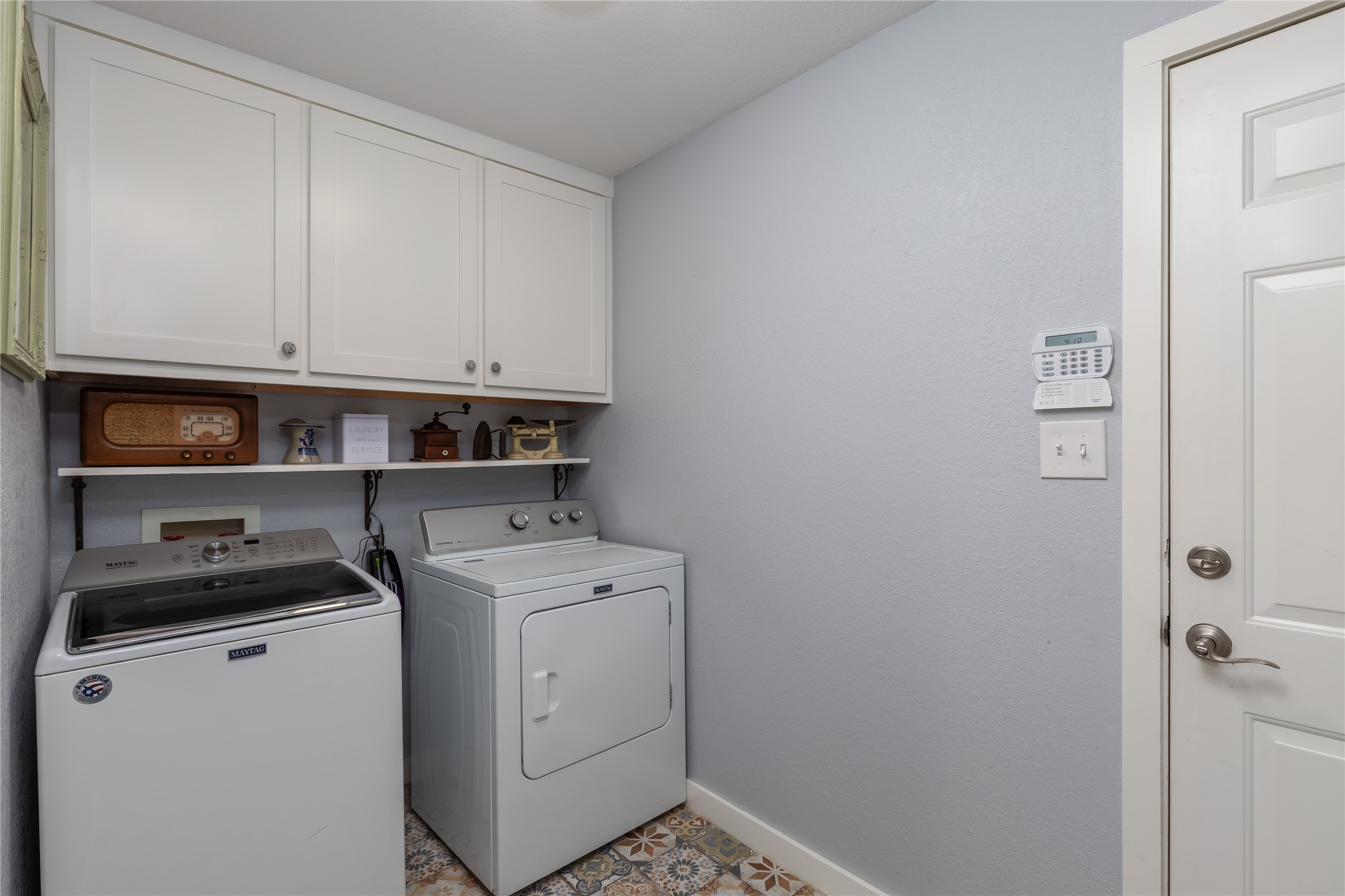 1780 S Lakeview Drive