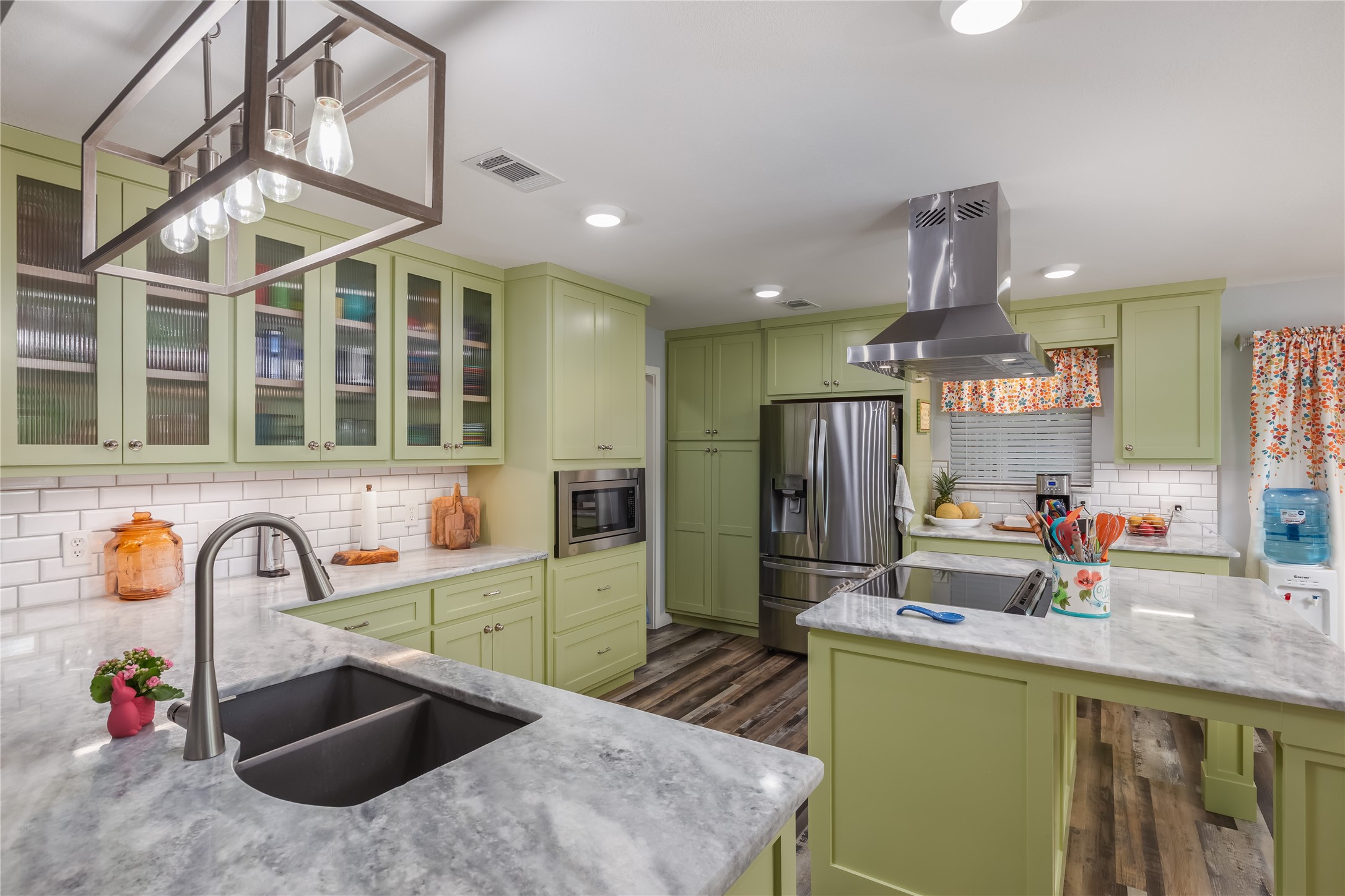 1780 S Lakeview Drive