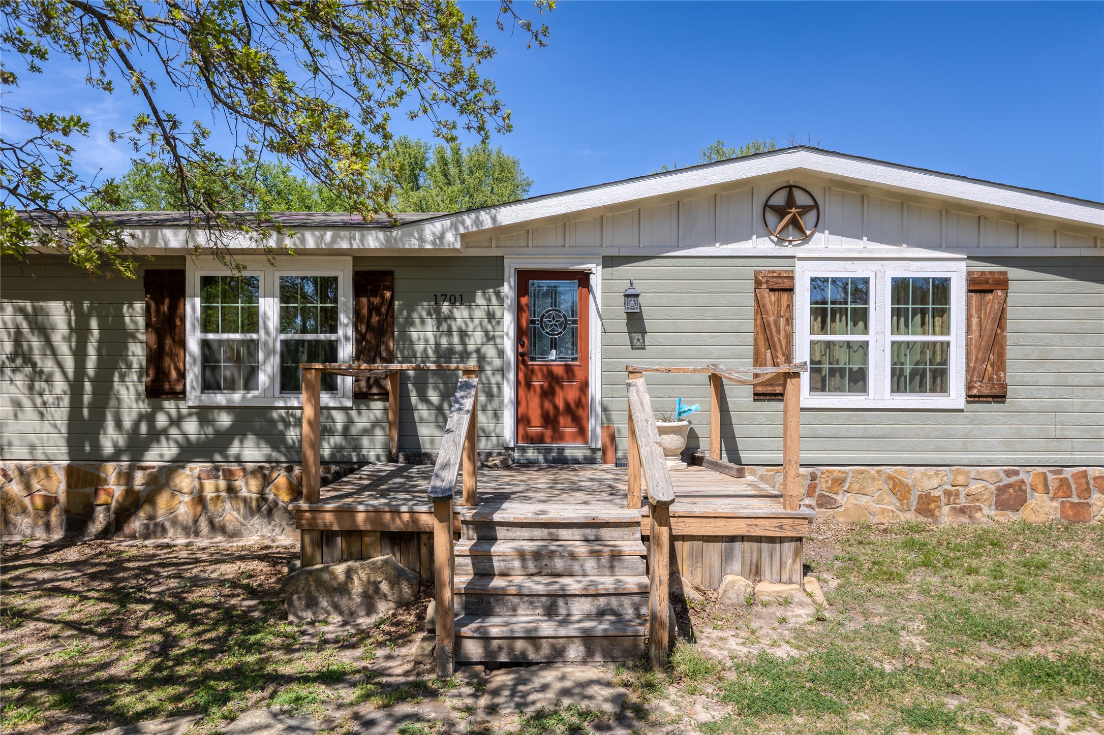1701 Central Road