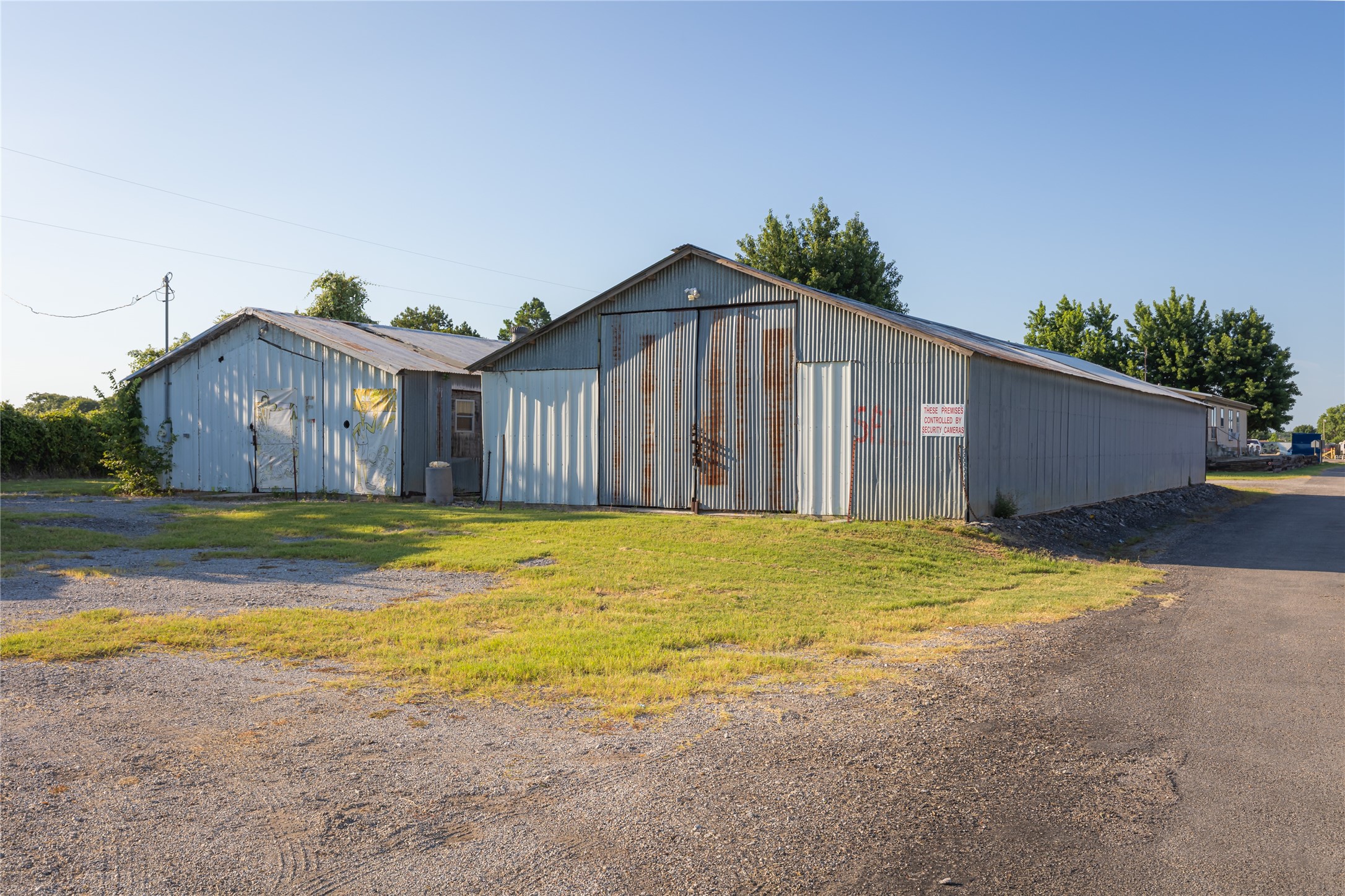 2520 E Highway 199