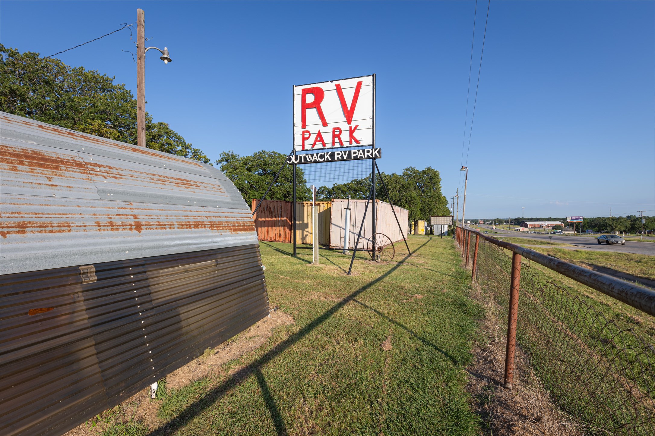 2520 E Highway 199